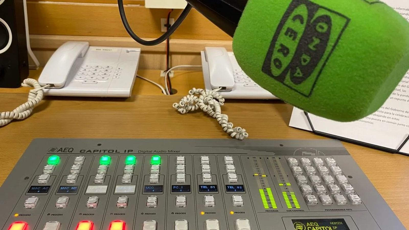 Mesa de trabajo de Onda Cero.