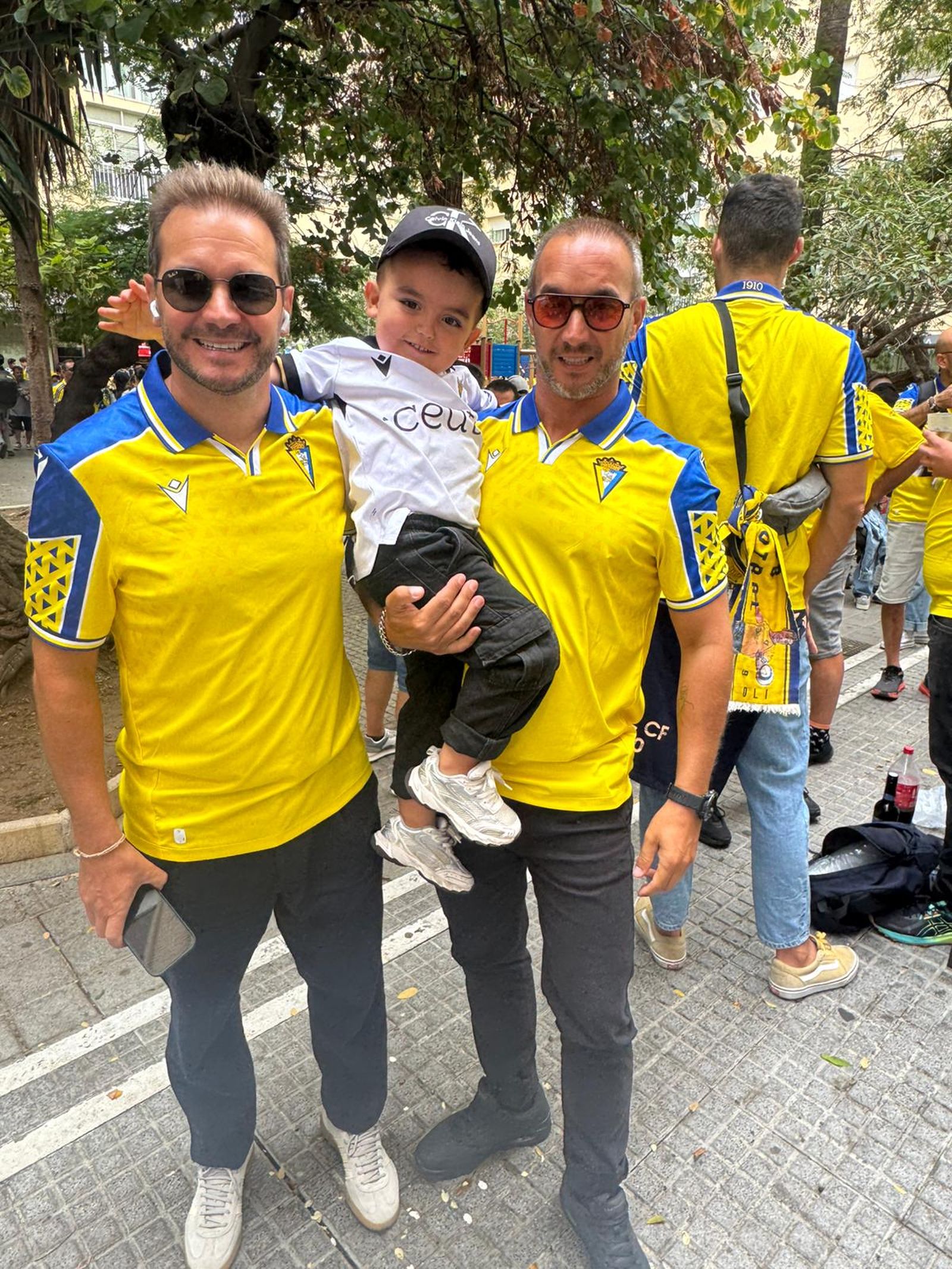 Ambientazo caballa en Cádiz en la previa del partido de la AD Ceuta FC