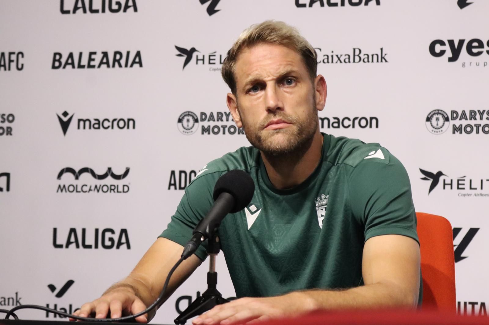 El defensa Carlos Hernández, de la AD Ceuta FC, durante la rueda de prensa previa al encuentro ante el Eibar