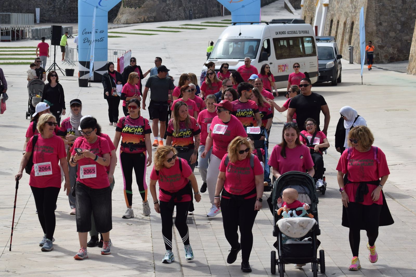 Ceuta se viste de rosa para abrazarse a la vida