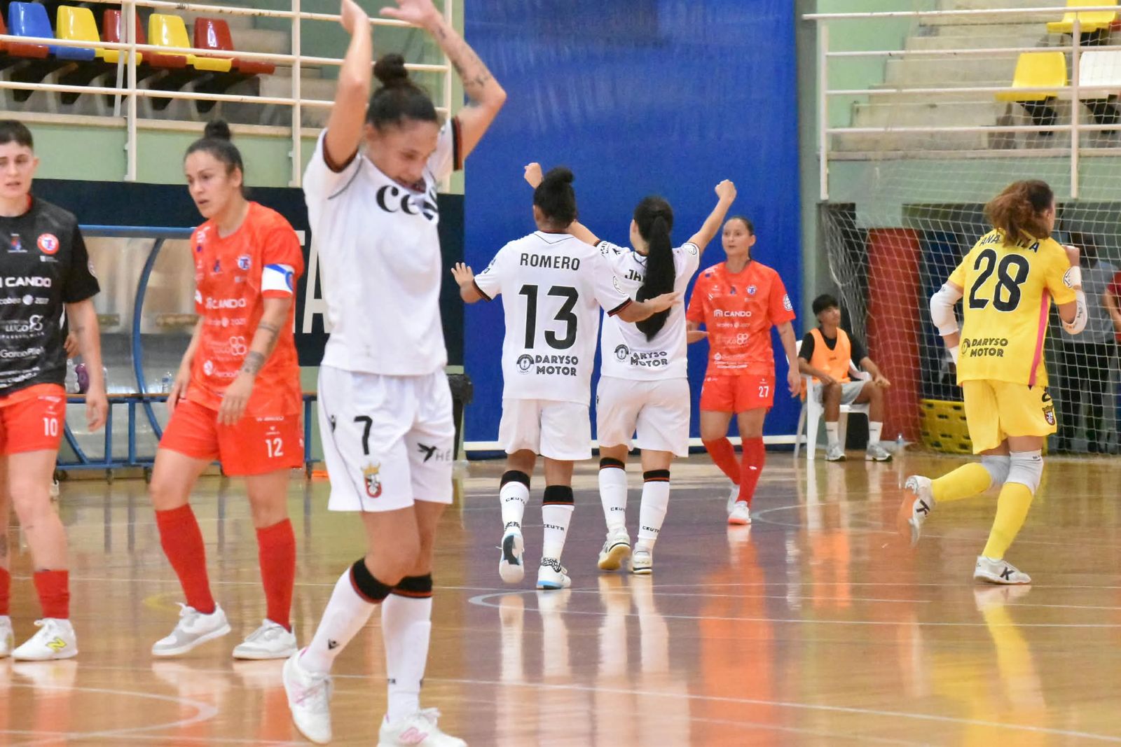 El Ceuta femenino deja escapar una merecida victoria en su debut en casa