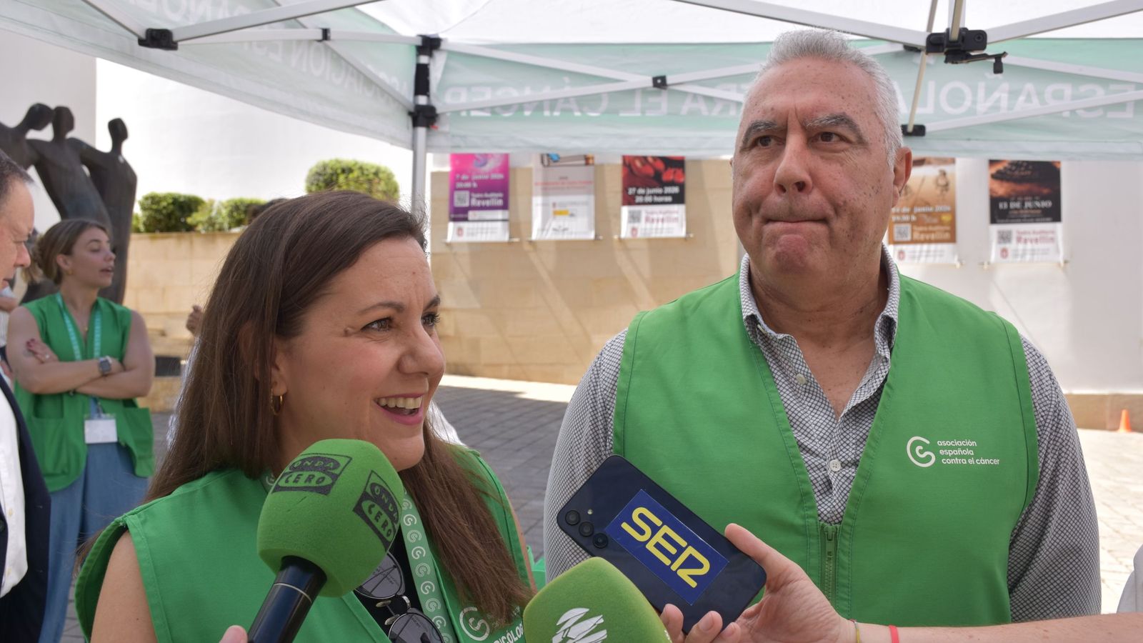 La psicóloga de la AECC Isabel Hernández durante la jornada de la entidad por el Día Mundial Sin Tabaco