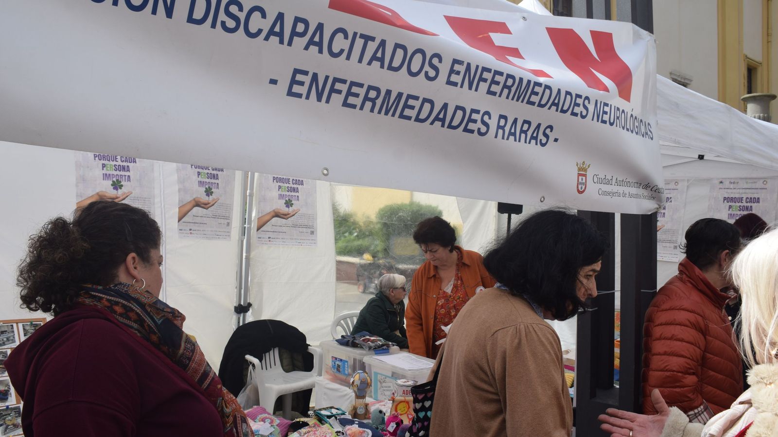 Acto de ADEN en la plaza de los Reyes con motivo del Día de las Enfermedades Raras