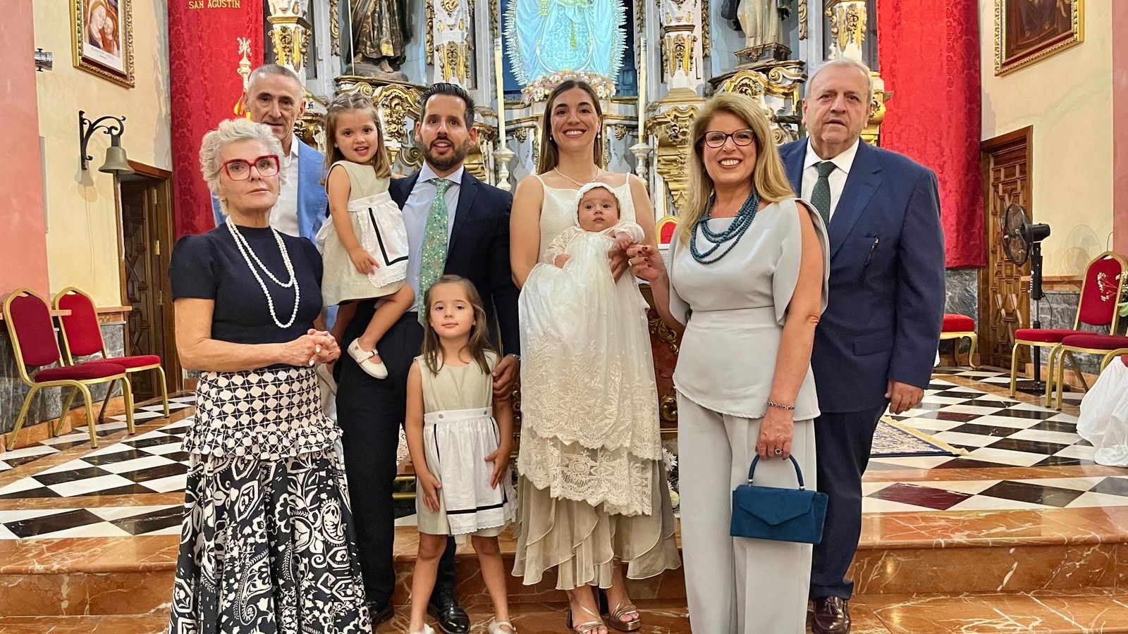 Gonzalo recibió el Sacramento del Bautismo en Los Remedios rodeado de sus familiares