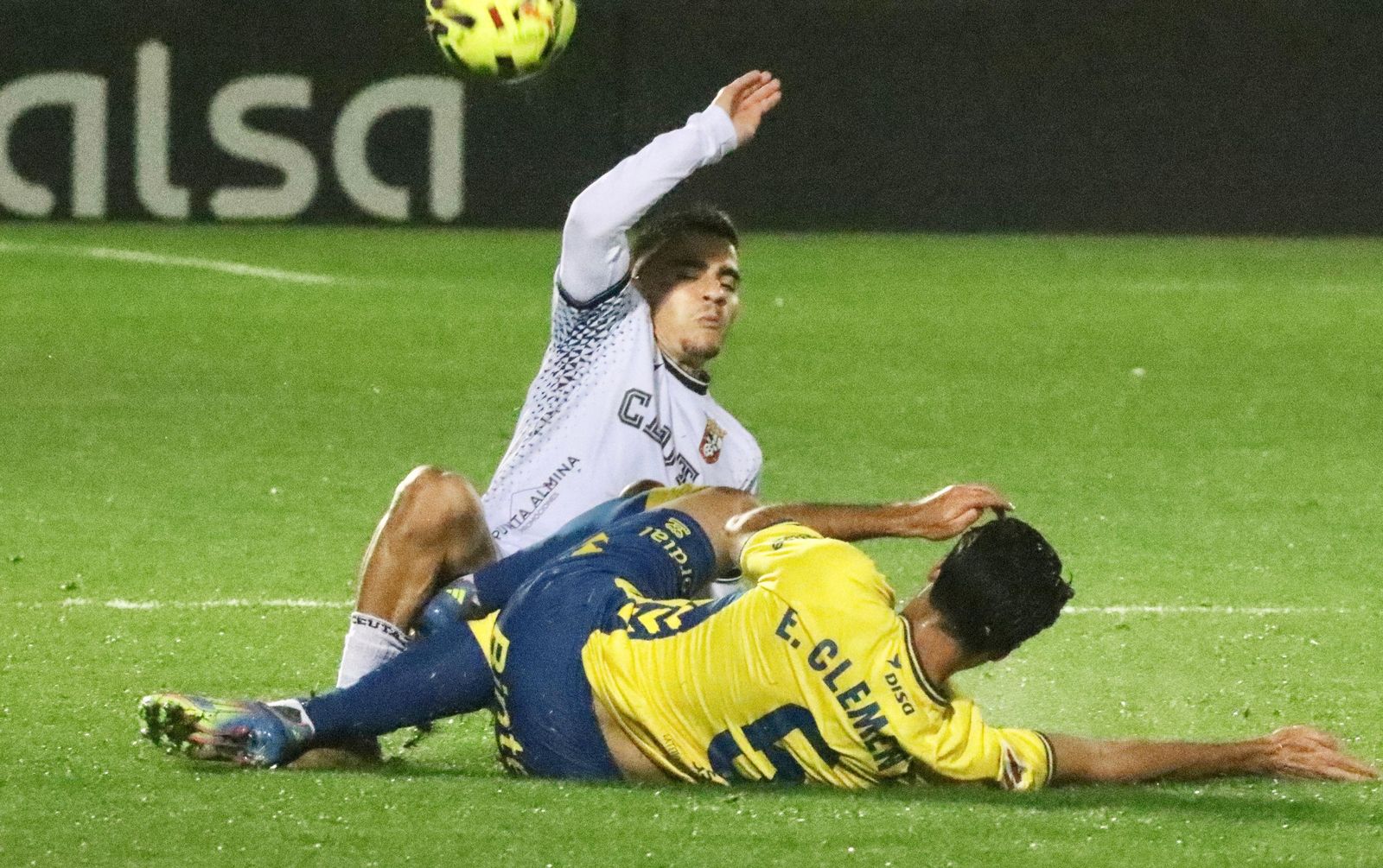 El primer tiempo entre AD Ceuta y Las Palmas se vive con 0-0 en el Alfonso Murube