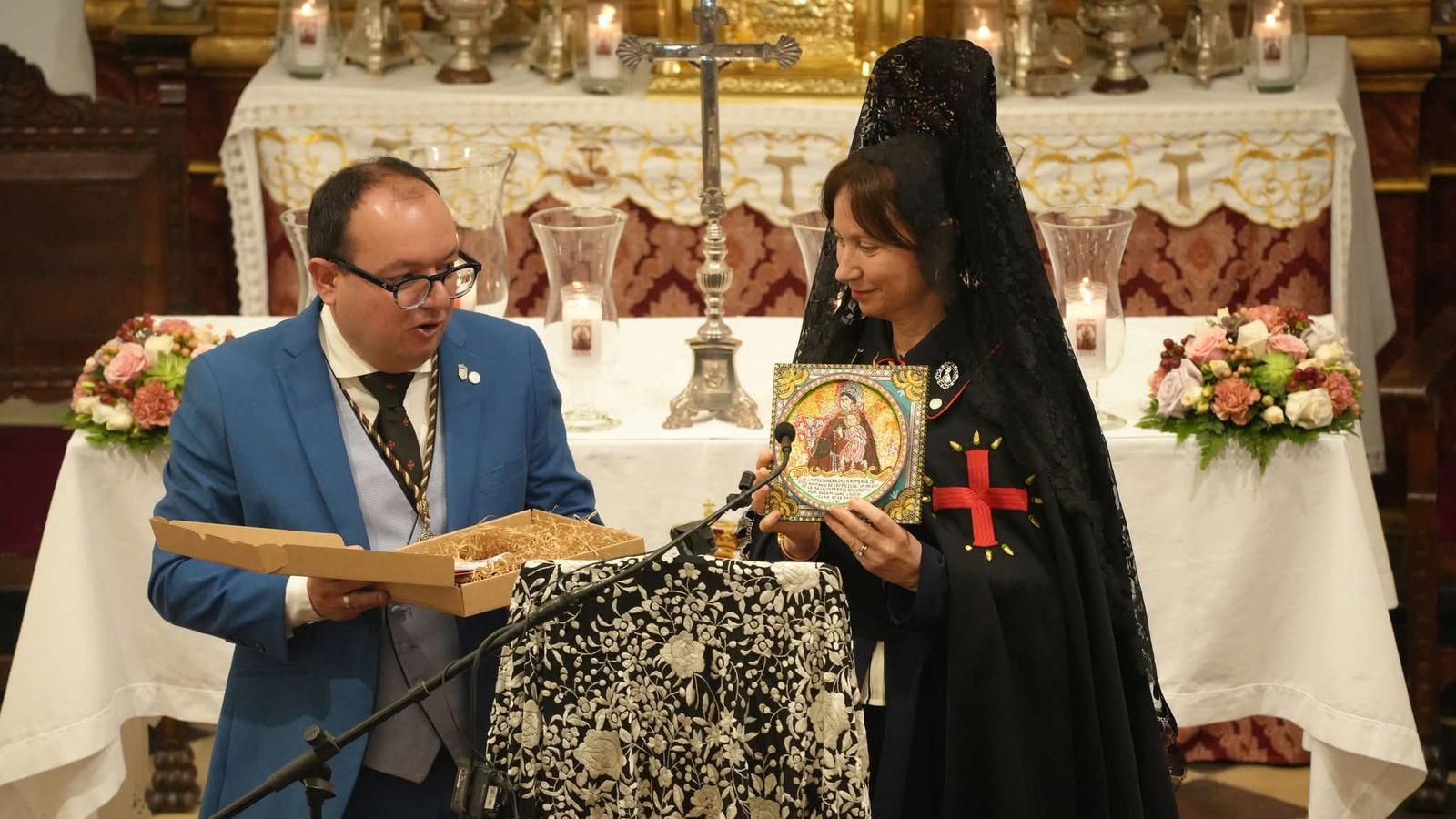 San Antonio hizo entrega del Escudo de Oro a la Archicofradía italiana