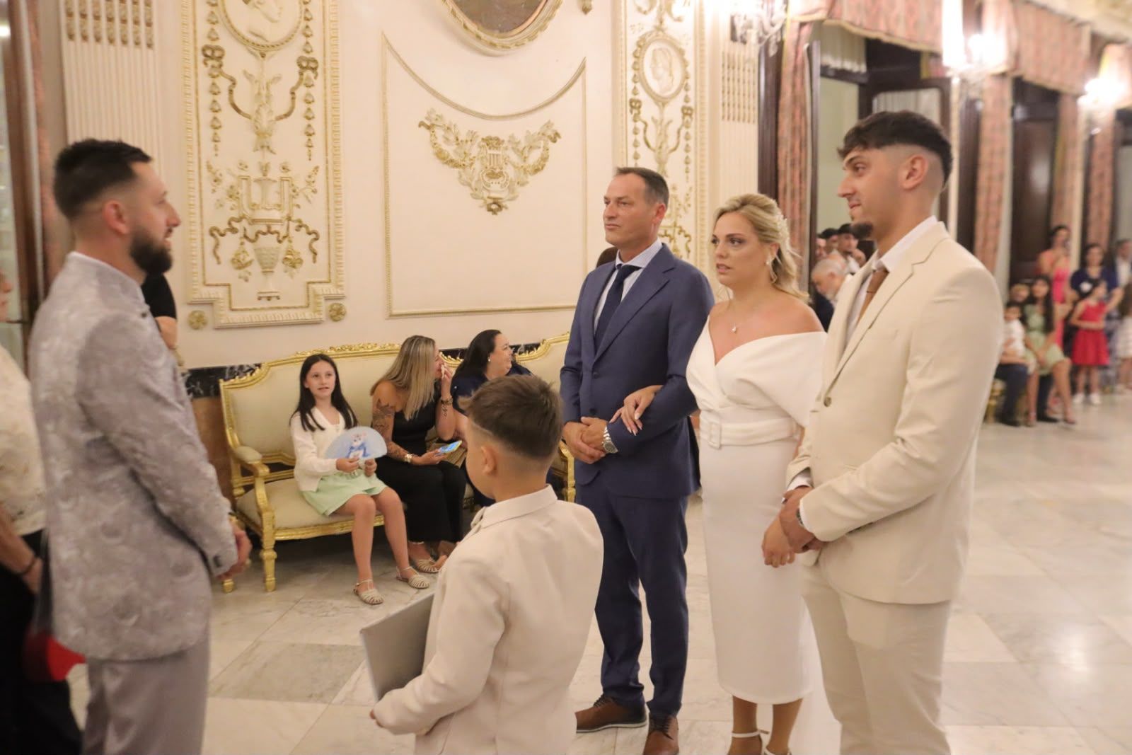 Eduardo y Tamara se dan el “sí, quiero” en el Salón del Trono