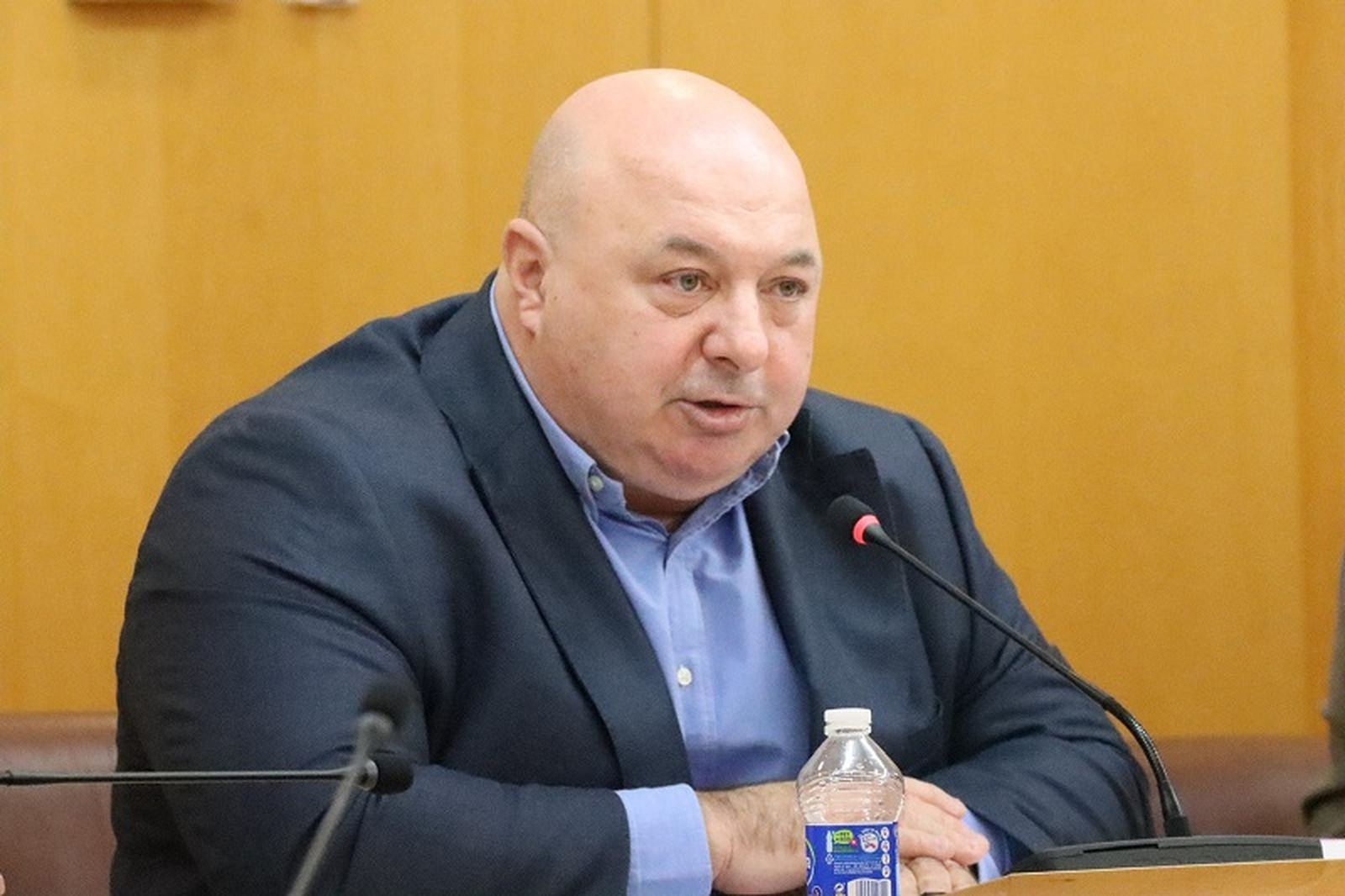 El consejero de Deportes, Nicola Cecchi, durante el pleno de este viernes. / FOTO REDUAN