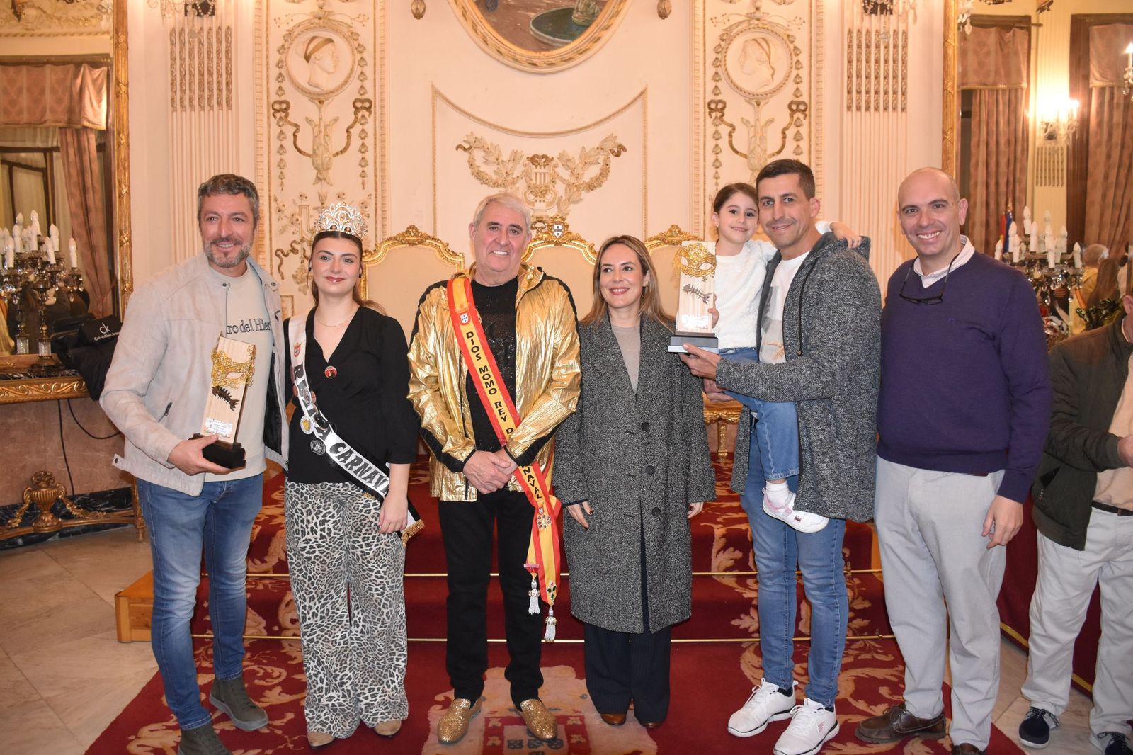 El Carnaval brilla por última vez este año con los premios de las cabalgatas