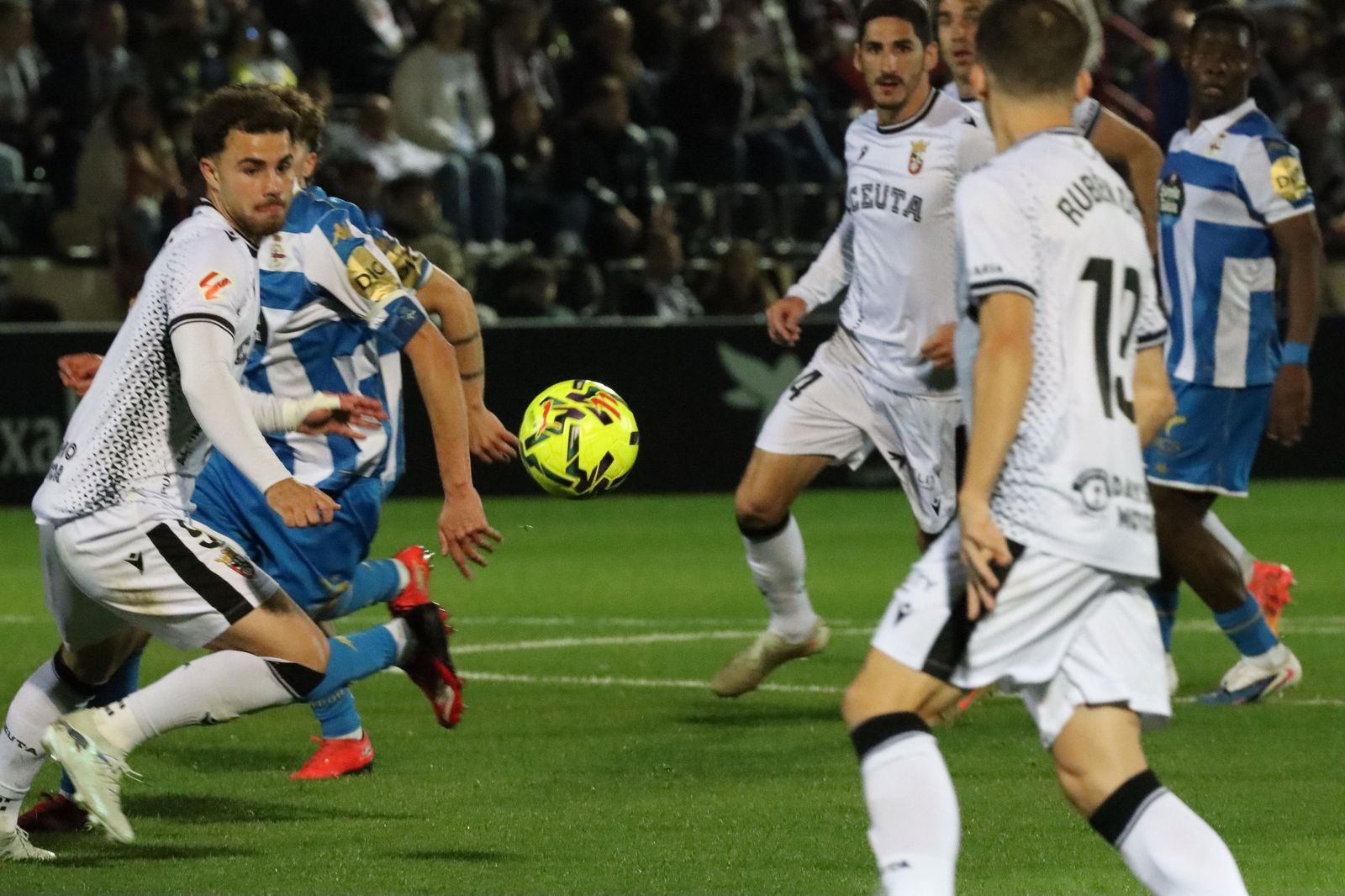 Las imágenes del partido entre la AD Ceuta y el Real Club Deportivo (X-X)