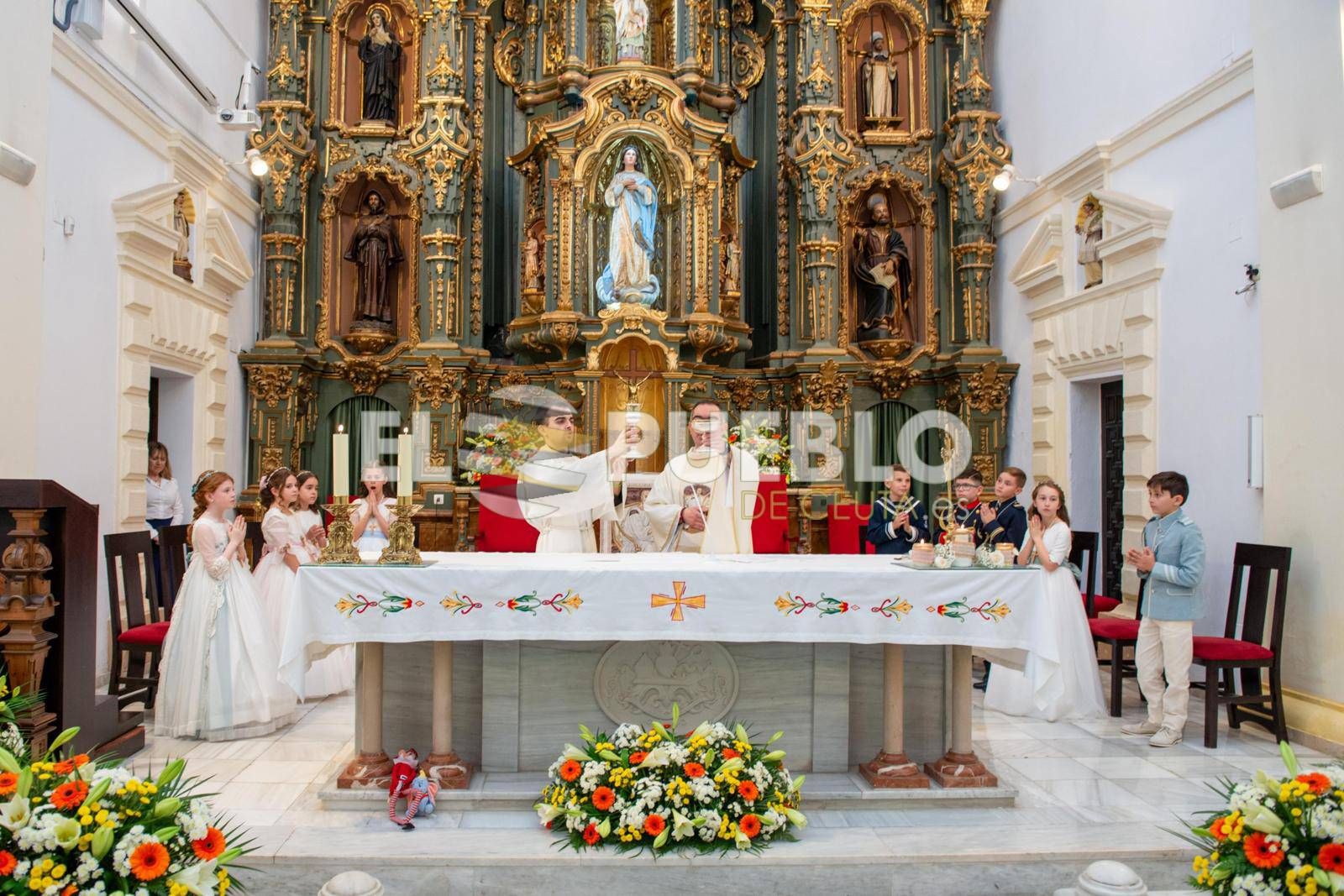Una primera comunión en la Iglesia de San Francisco