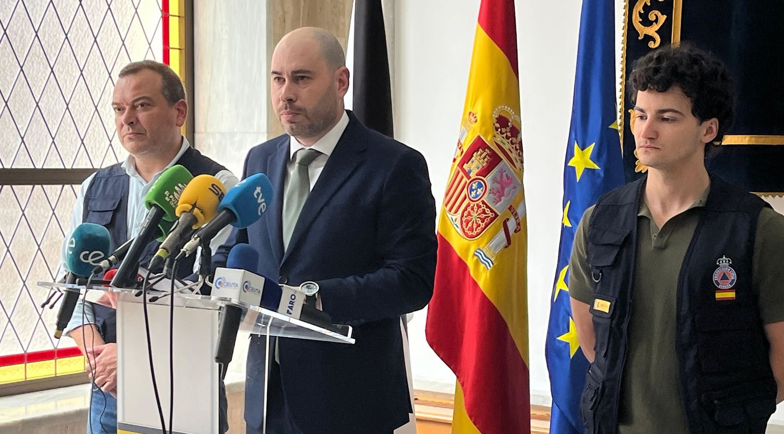 El delegado del Gobierno, Miguel Ángel Pérez Triano, junto al coordinador de la OPE, Gonzalo Sanz, y al jefe de Protección Civil, Juan Antonio Jimena