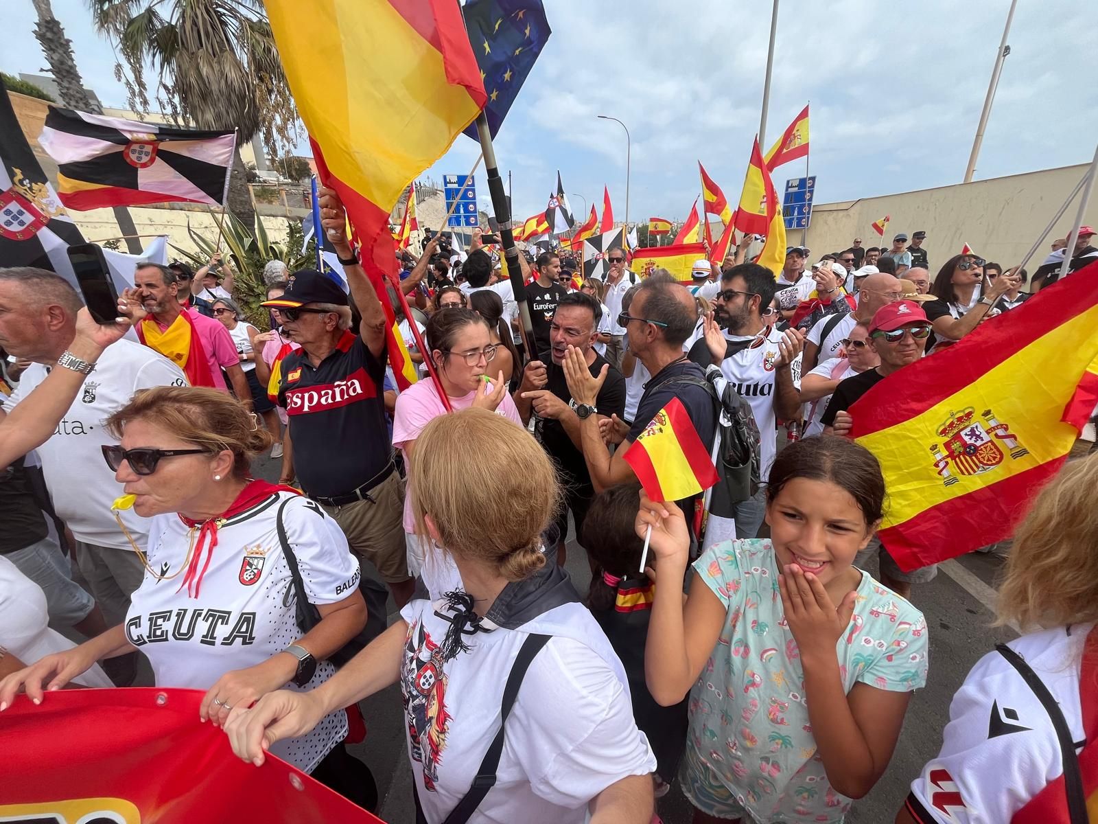 Ceuta vuelve a echarse a las calles para recordar que "Un caballa nunca se rinde"