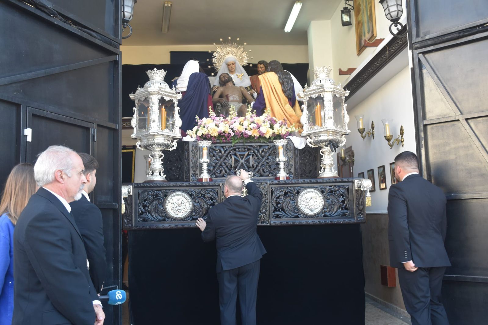 Paz, piedad y silencio desde la falda del Hacho