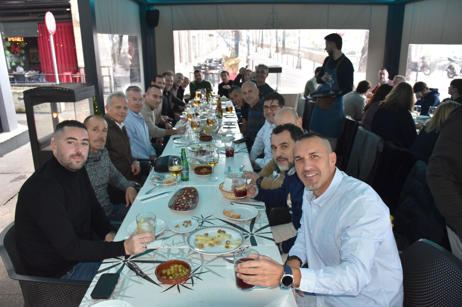 Brindis, risas y espíritu navideño en los restaurantes de la ciudad