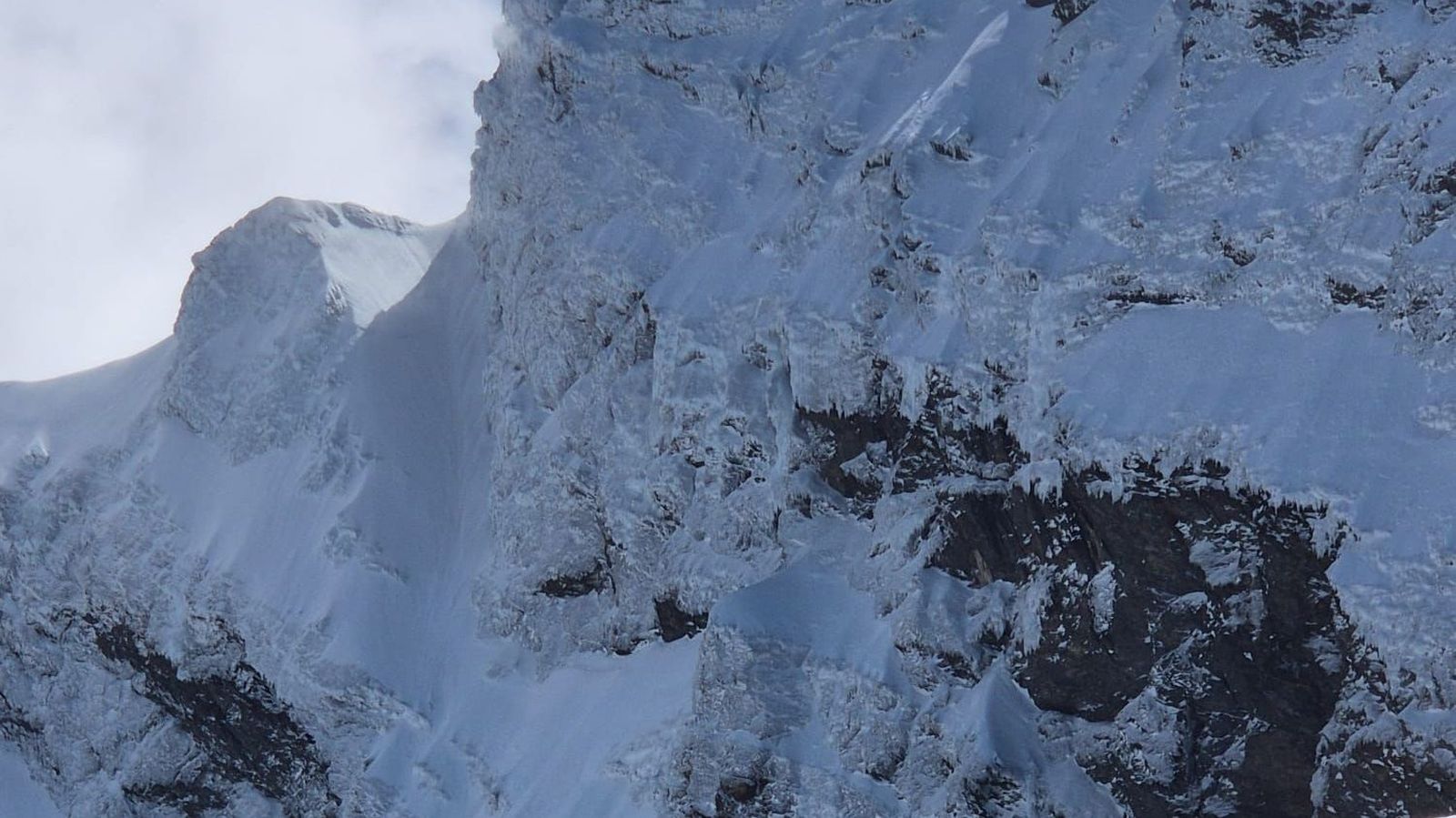 La cara norte del macizo del Veleta, donde un montañero había quedado enriscado en plena ascensión invernal. / FOTO CEDIDA