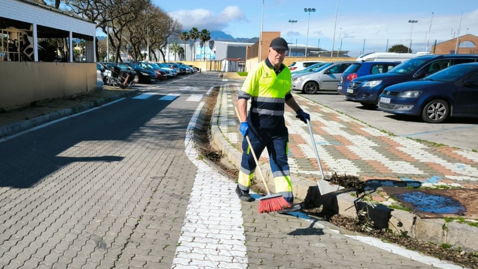 La Ciudad, a través de sus medios propios, trabaja para recuperar la normalidad tras los temporales
