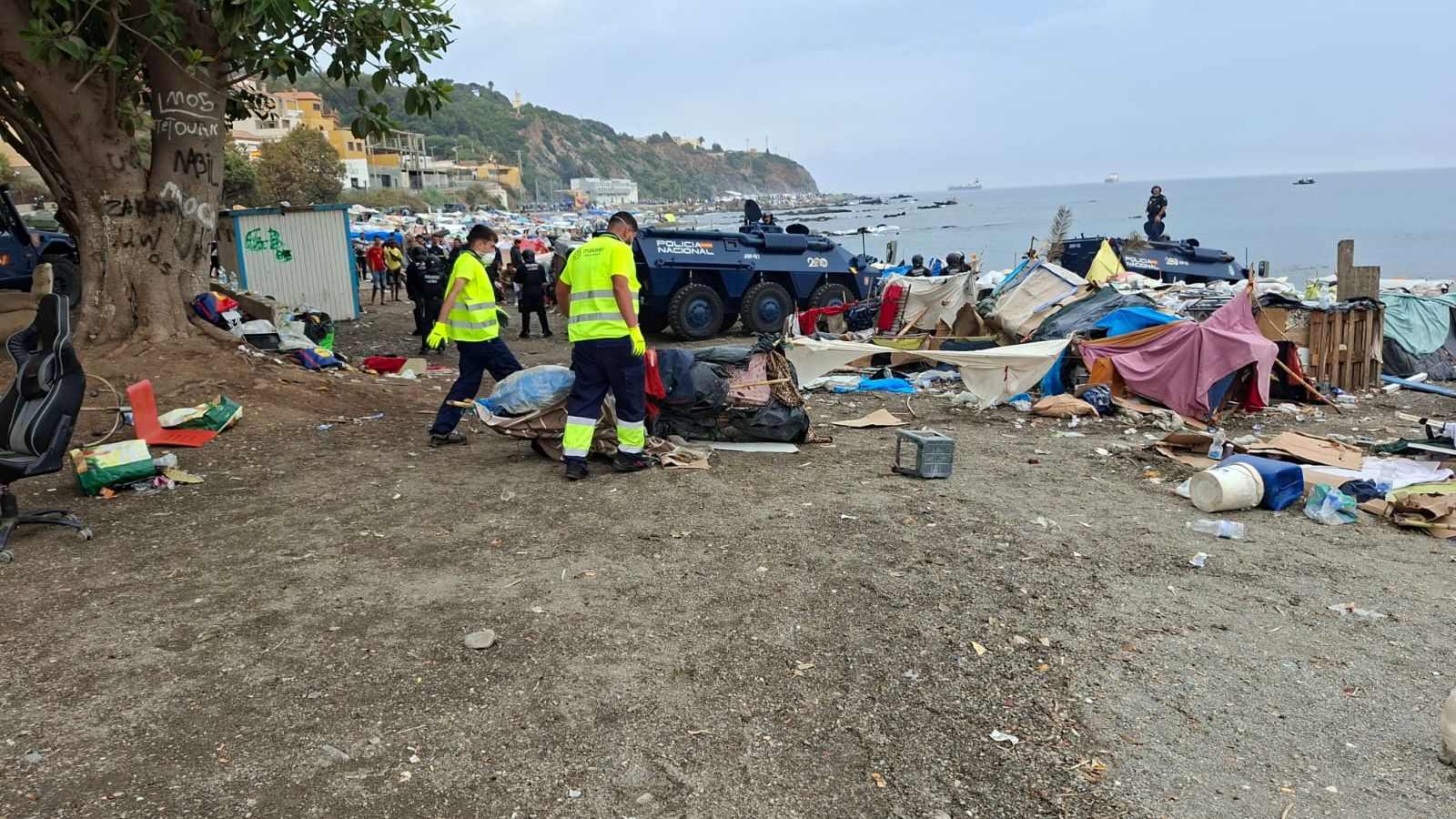 La Ciudad inicia la limpieza de la primera fase de la playa del Trampolín