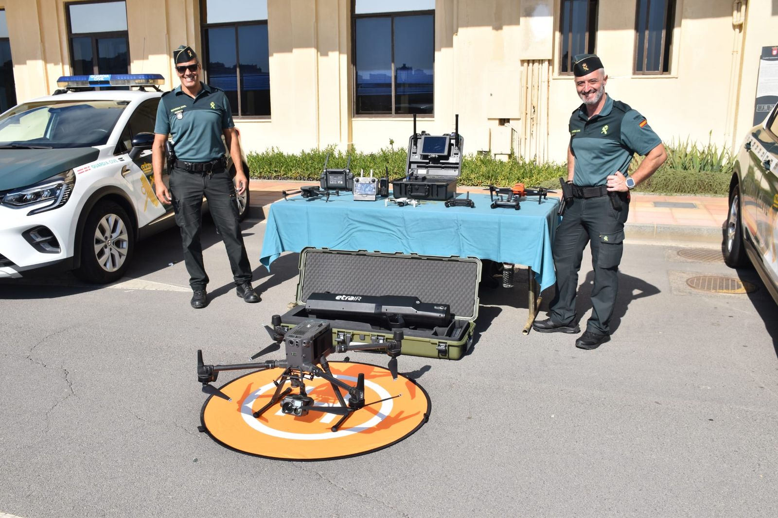 La Guardia Civil muestra sus medios a los escolares