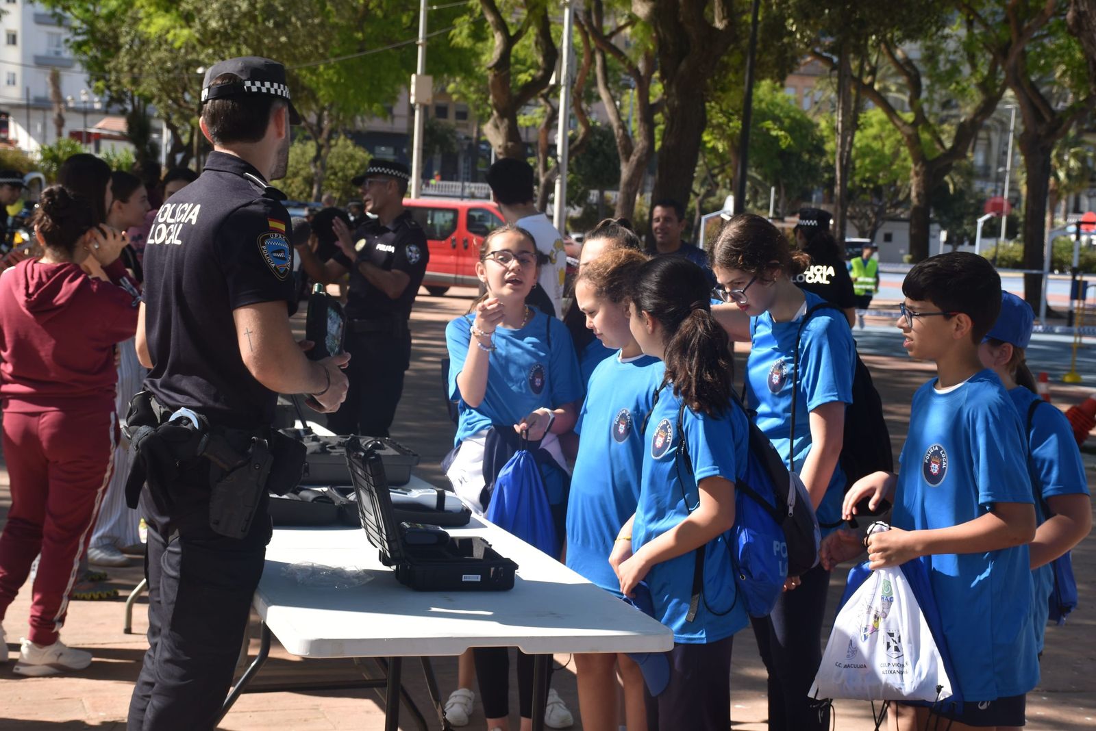 La Policía Local deslumbra a los pequeños de varios centros escolares