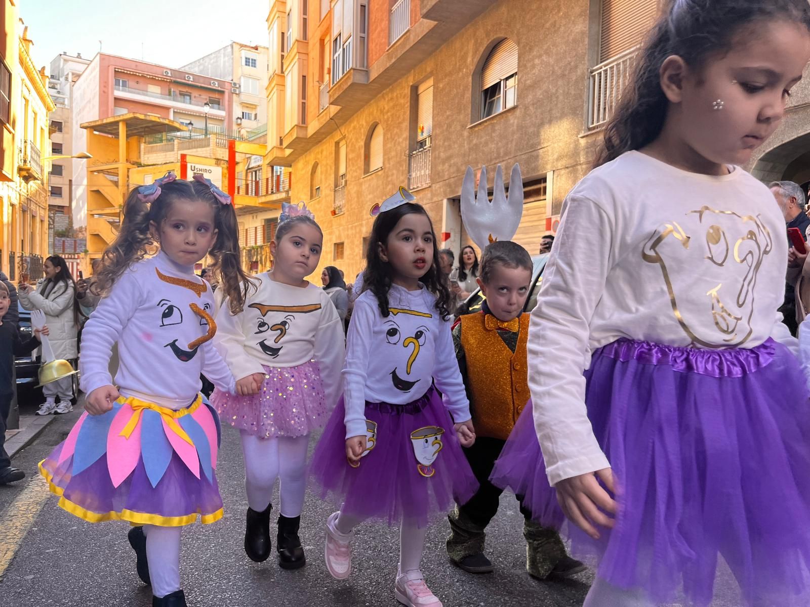 El 'Beatriz de Silva' protagoniza un pasacalles de cuento