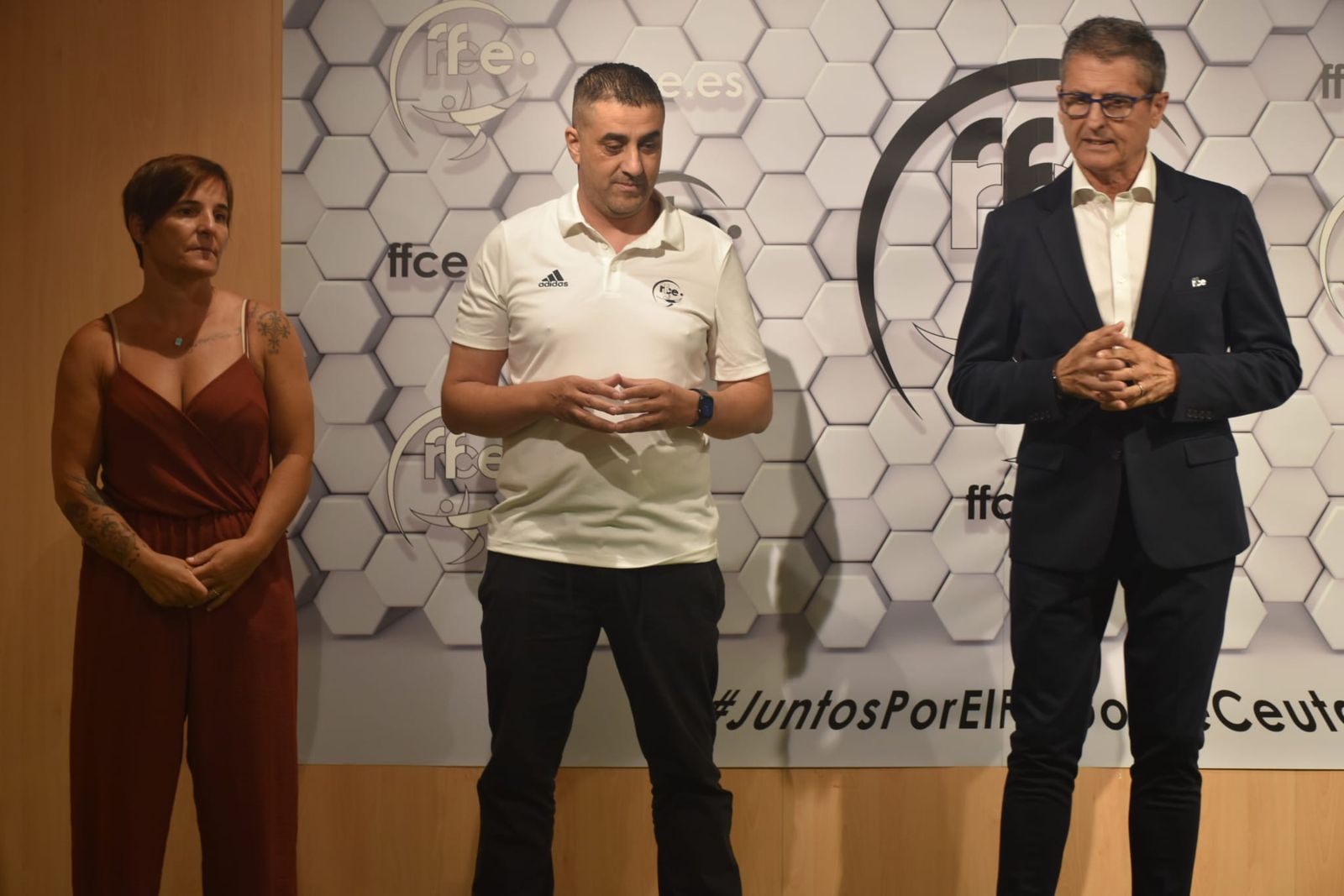 La RFFCE homenajea al Ramón y Cajal tras un ascenso histórico que impulsa el fútbol sala femenino ceutí
