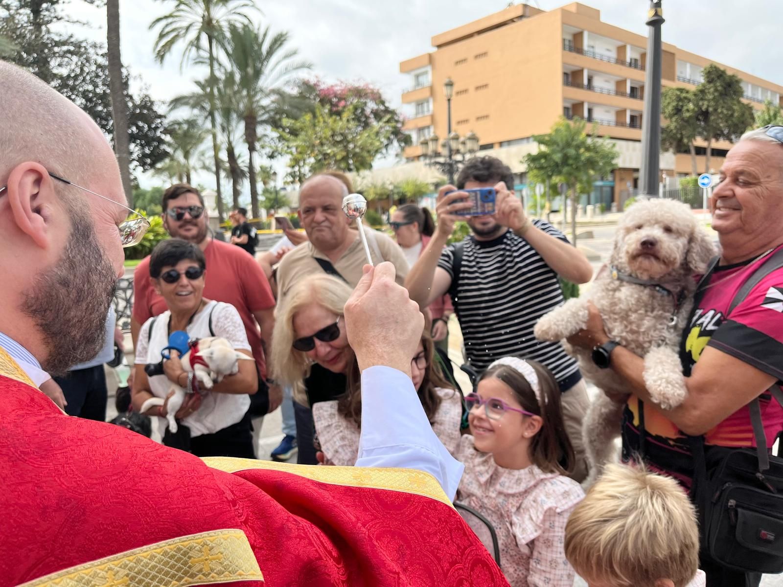 El vicario bendice a los animales de Ceuta por San Daniel
