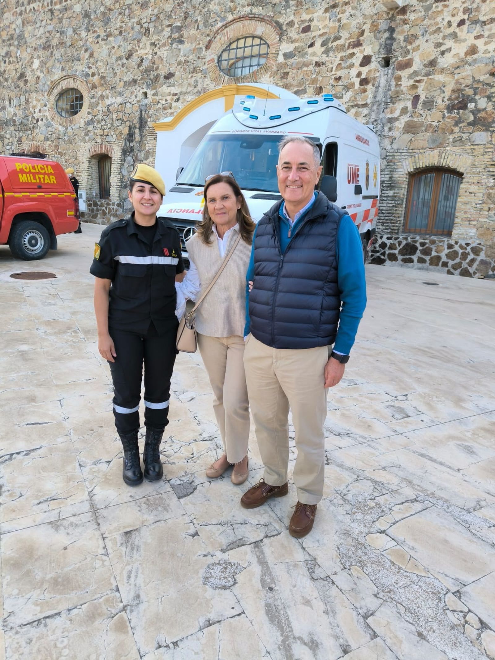 La UME expone sus medios en las Murallas Reales