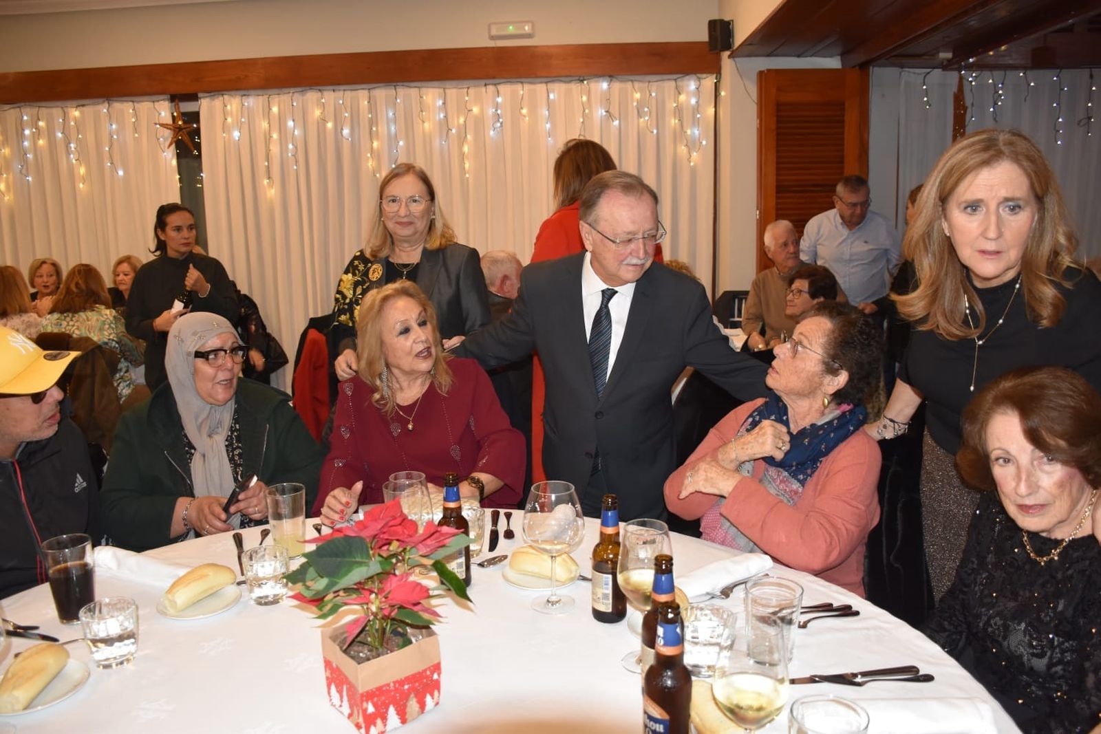 La Navidad abraza a los mayores en ‘La Muralla’ con una cena llena de música y diversión