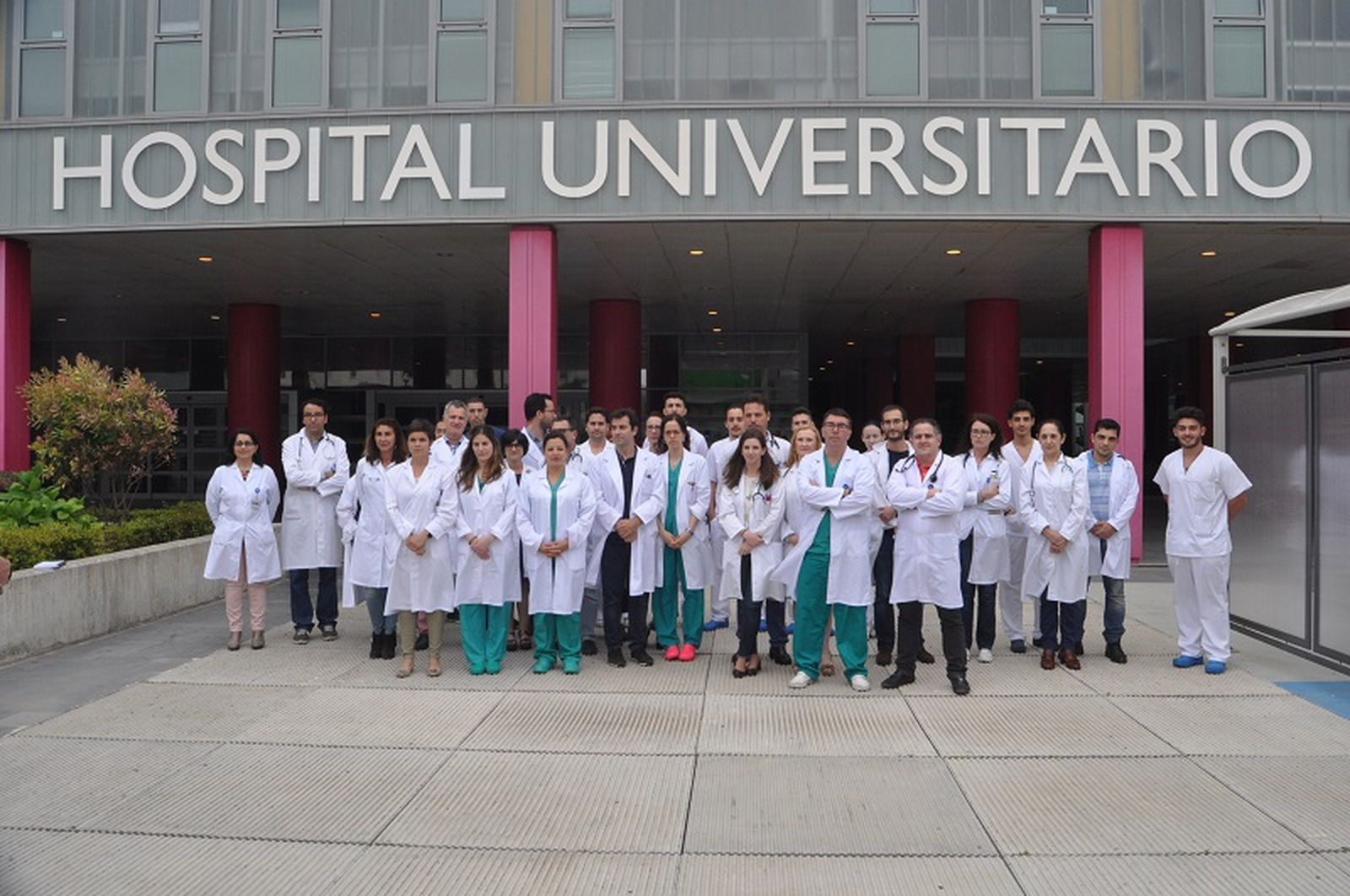 Médicos a las puertas del HUCE / ARCHIVO