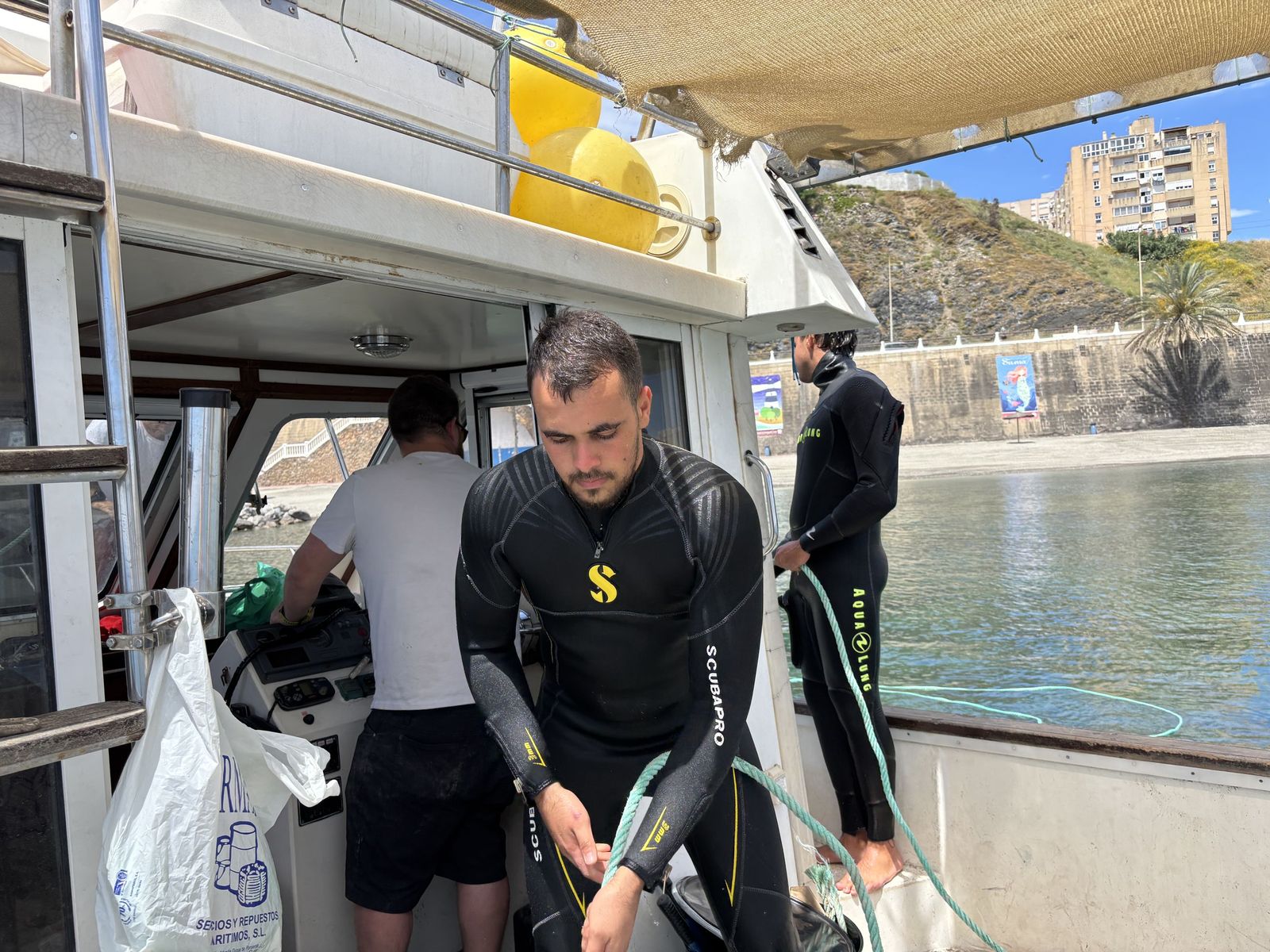 Ceuta blinda sus playas contra las medusas: el trabajo invisible que garantiza un verano seguro en el mar