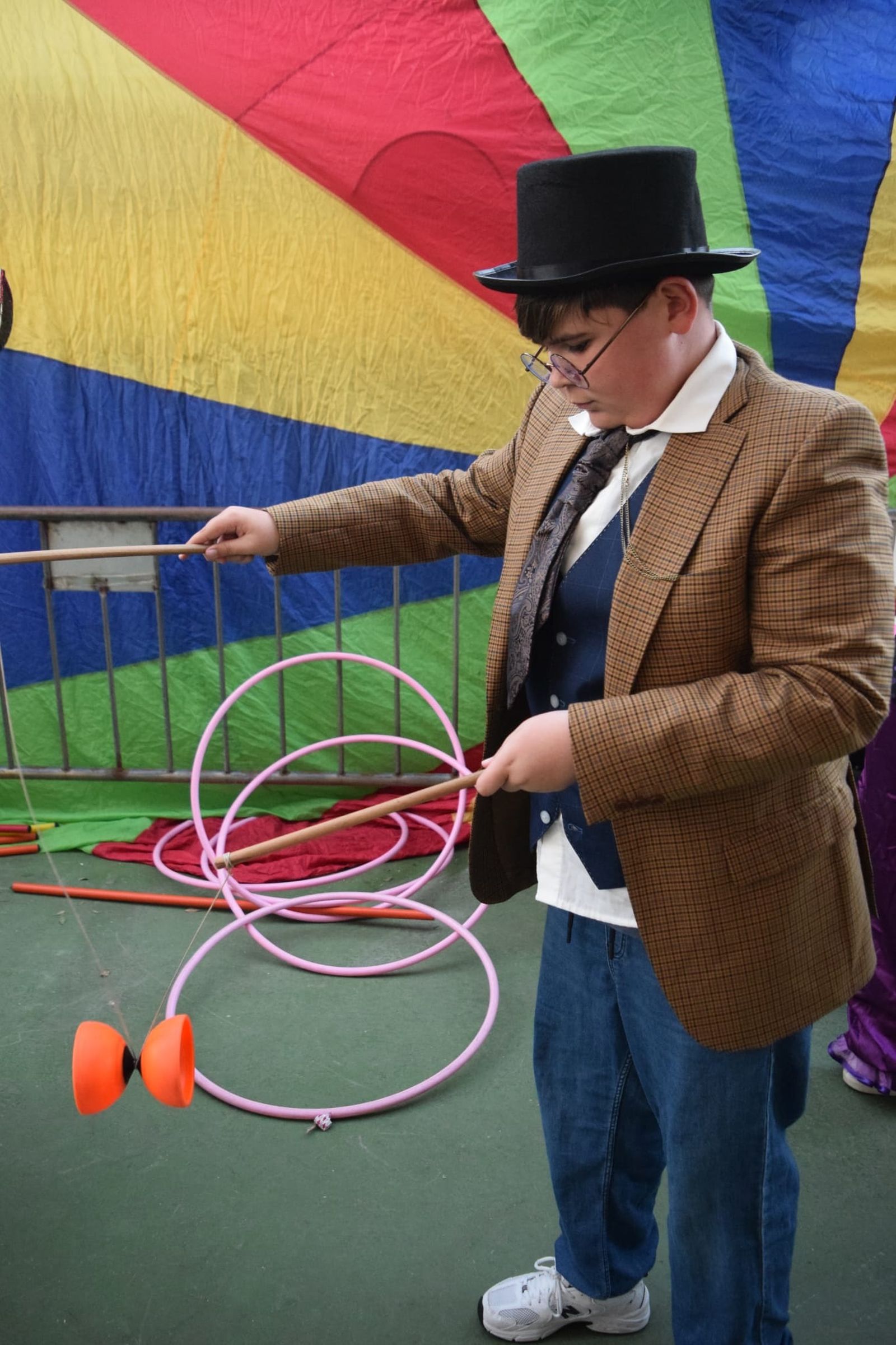 El concurso de carnaval infantil disfraza el Auditorio de la Marina con motivos de circo