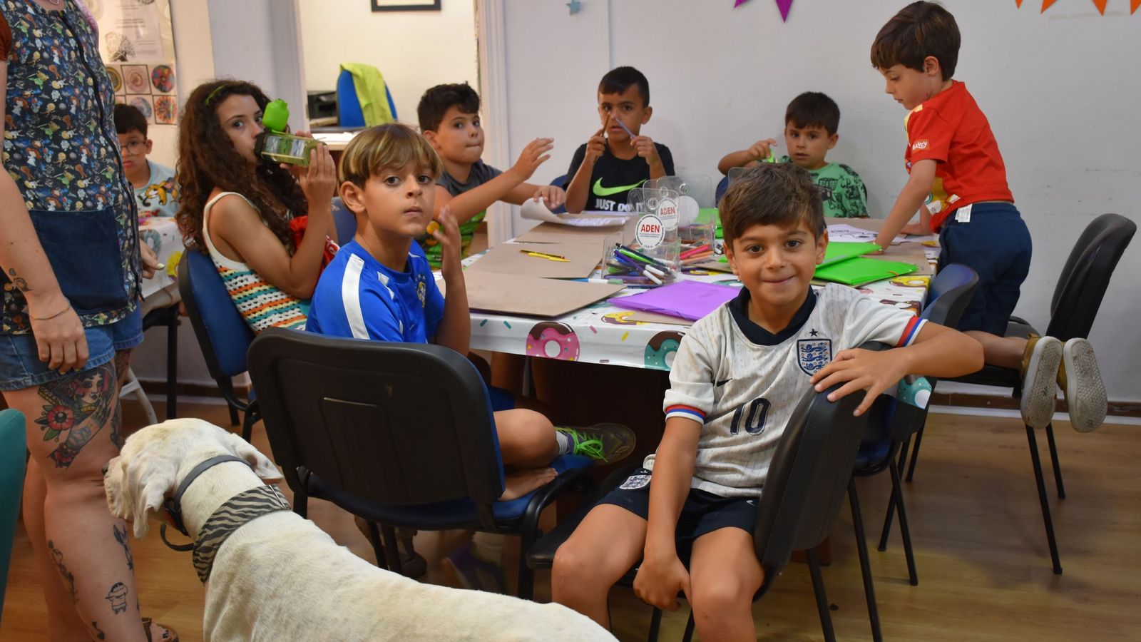 Taller sobre primates organizado por la bichóloga de Ceuta en el campamento de verano de ADEN