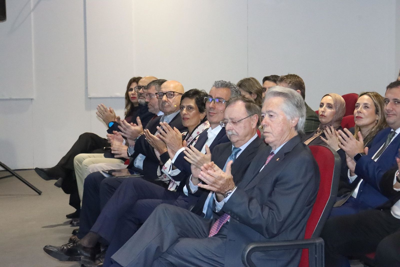 El Pueblo invita a reflexionar sobre el futuro del turismo en Ceuta