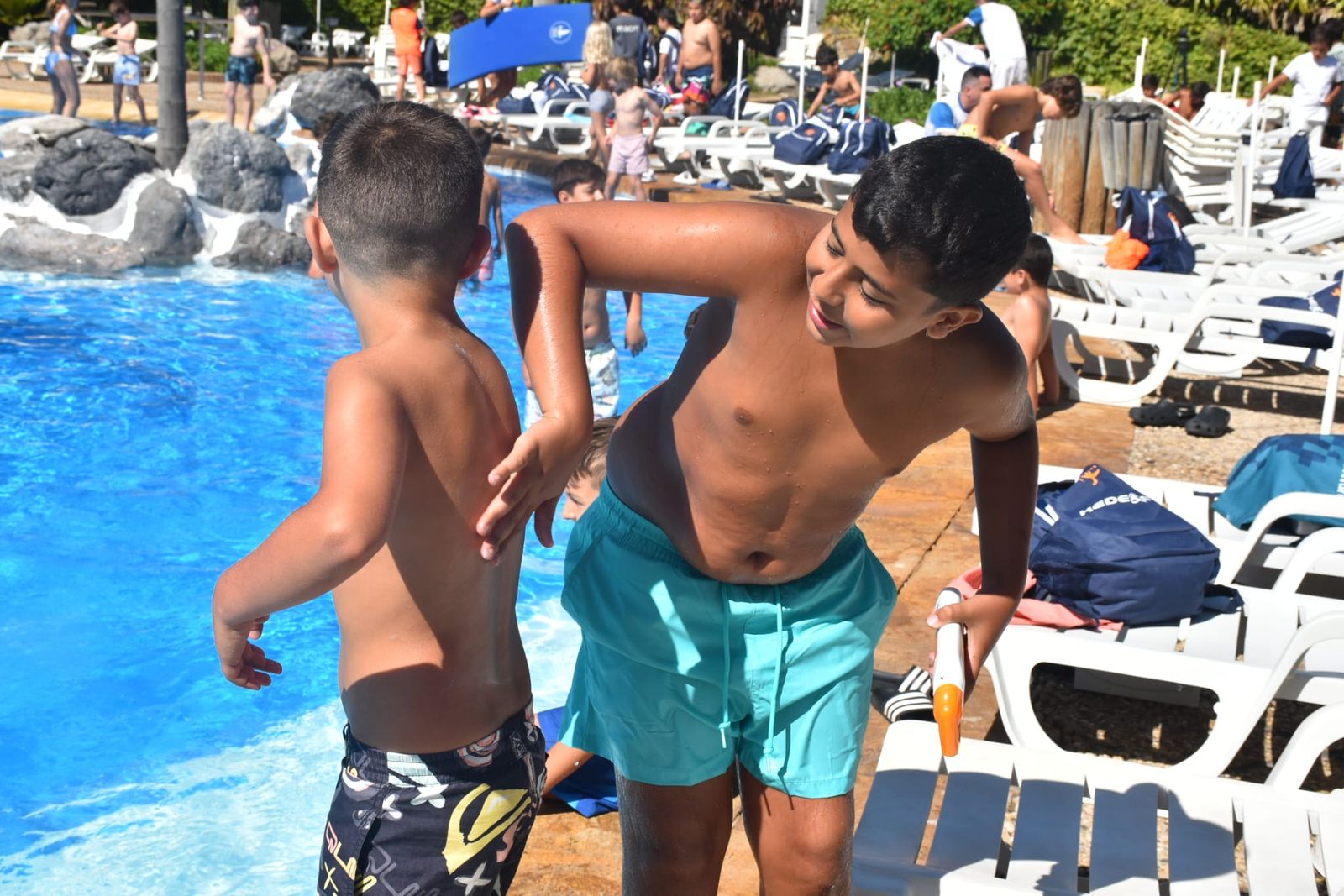 El Campus de Verano Emilio Cózar disfruta de una refrescante jornada en el Parque Marítimo