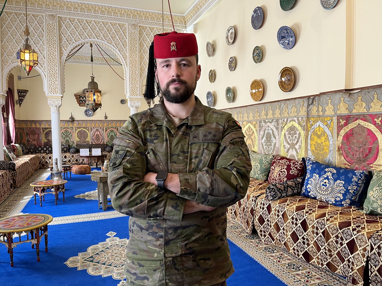 El Capitán Linares en el Acuartelamiento González Tablas durante la entrevista