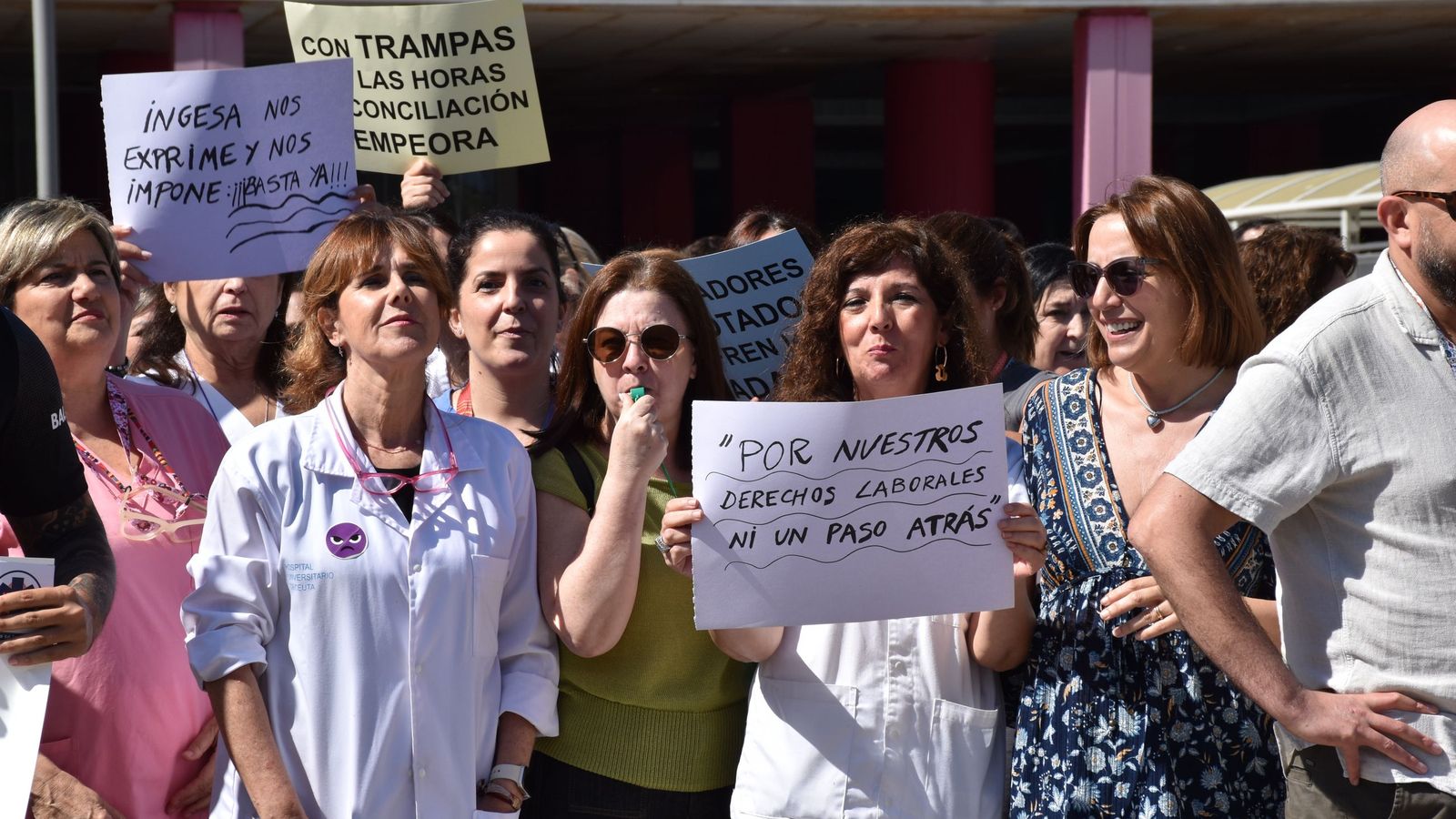 Manifestación convocada por la Junta de Personal del INGESA en el HUCE contra el modelo de jornada de 35 horas