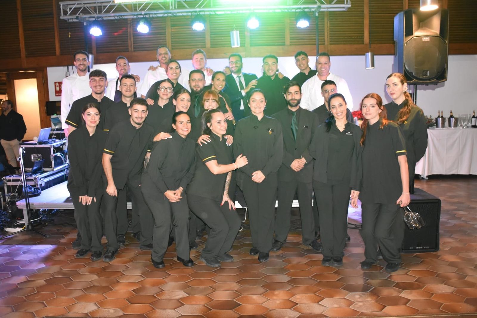 La Navidad abraza a los mayores en ‘La Muralla’ con una cena llena de música y diversión