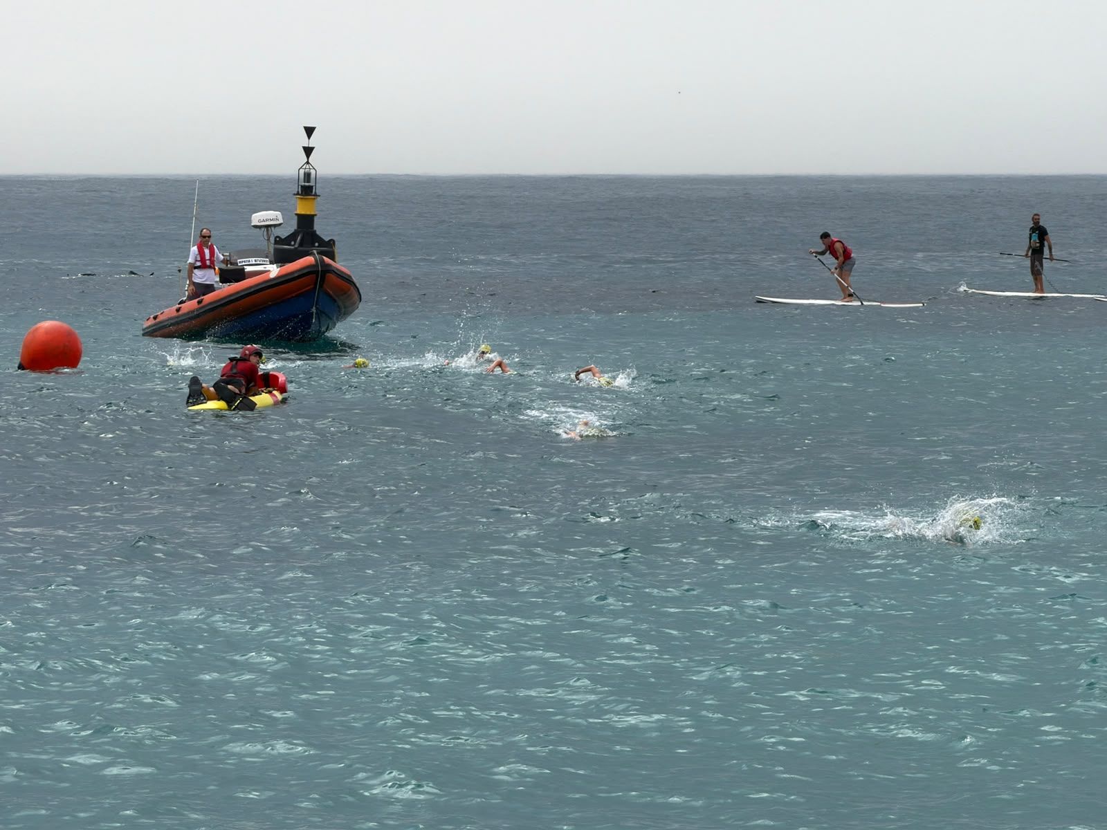 Los aficionados al triatlón en Ceuta se reúnen para participar en el Acuatlón Popular 'Juan Mur' y en la Phoenix Kids Triathlon