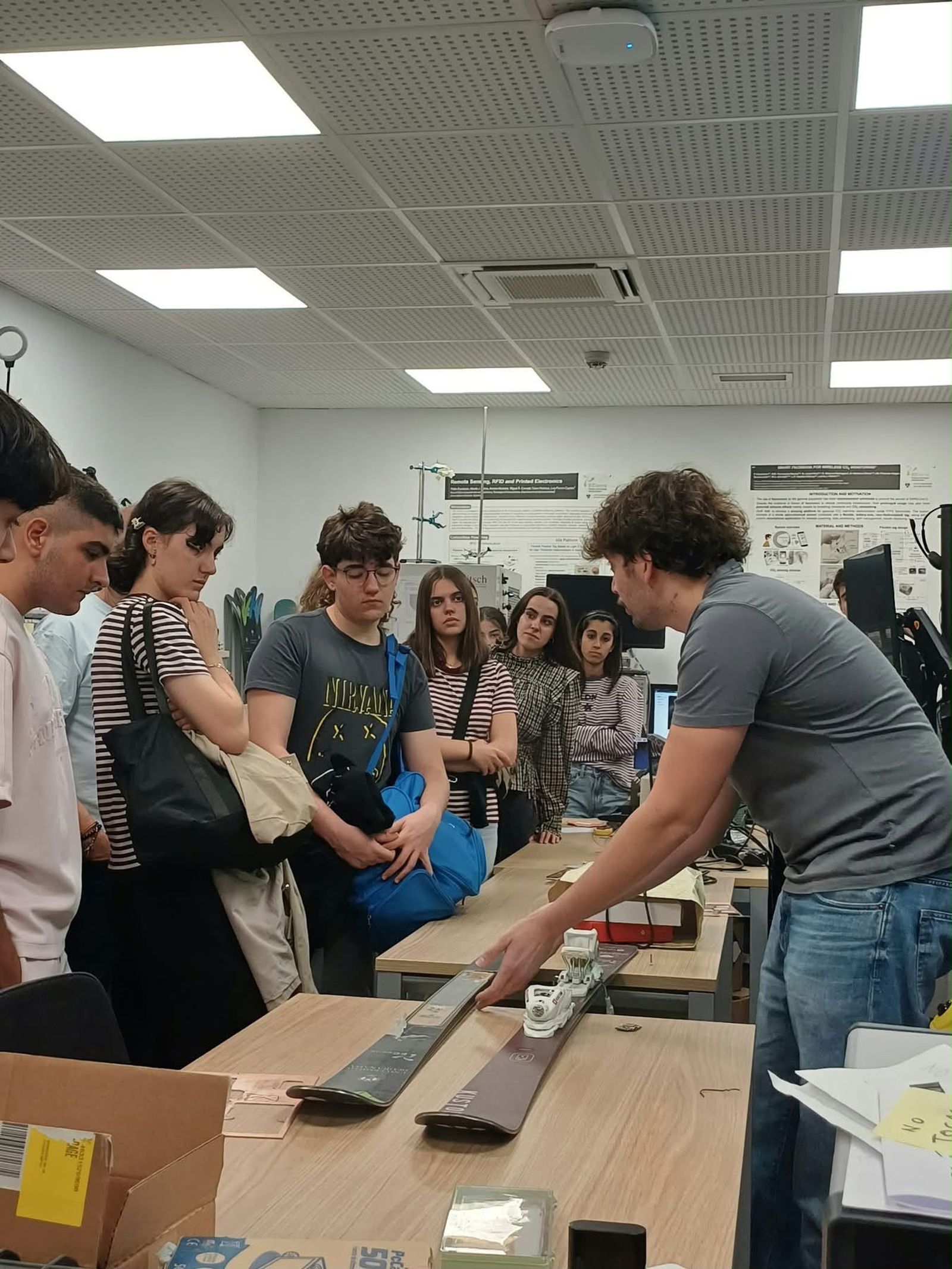 El alumnado del IES Siete Colinas visita los laboratorios de investigación del CITIC de la Universidad de Granada