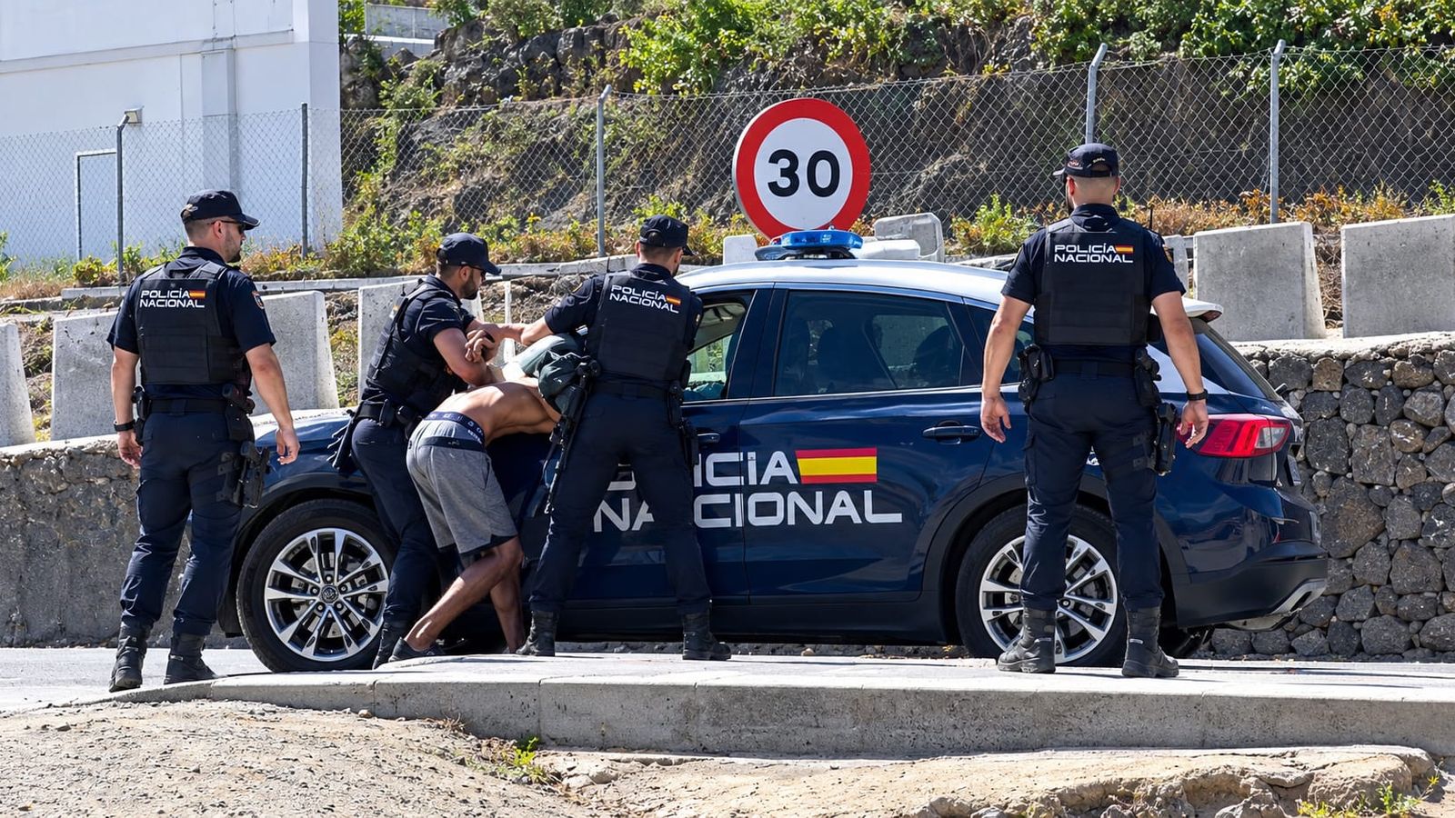 Momento de la detención de uno de los migrantes que formó parte del intento de secuestro
