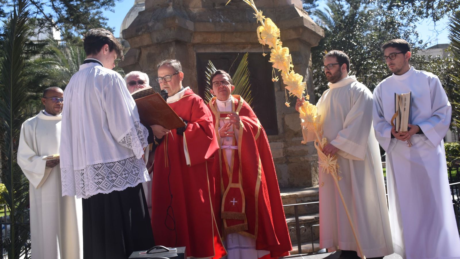 Procesión y bendición de las palmas y misa en el Santuario de África por el Domingo de Ramos