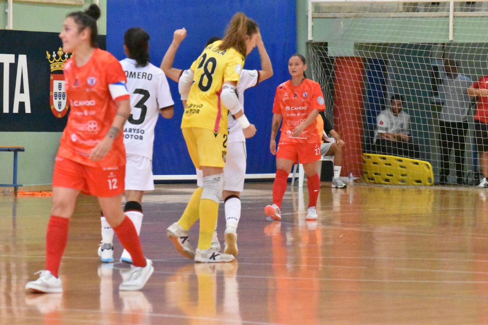 El Ceuta femenino deja escapar una merecida victoria en su debut en casa