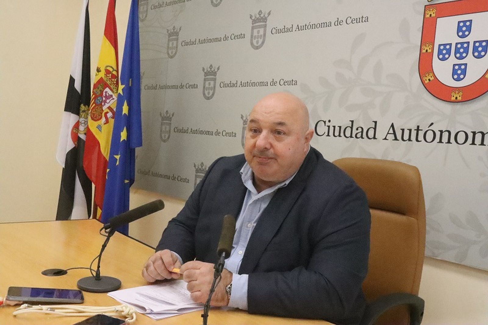 El consejero de Turismo y Comercio, Nicola Cecchi, este viernes durante su comparecencia. / FOTO REDUAN