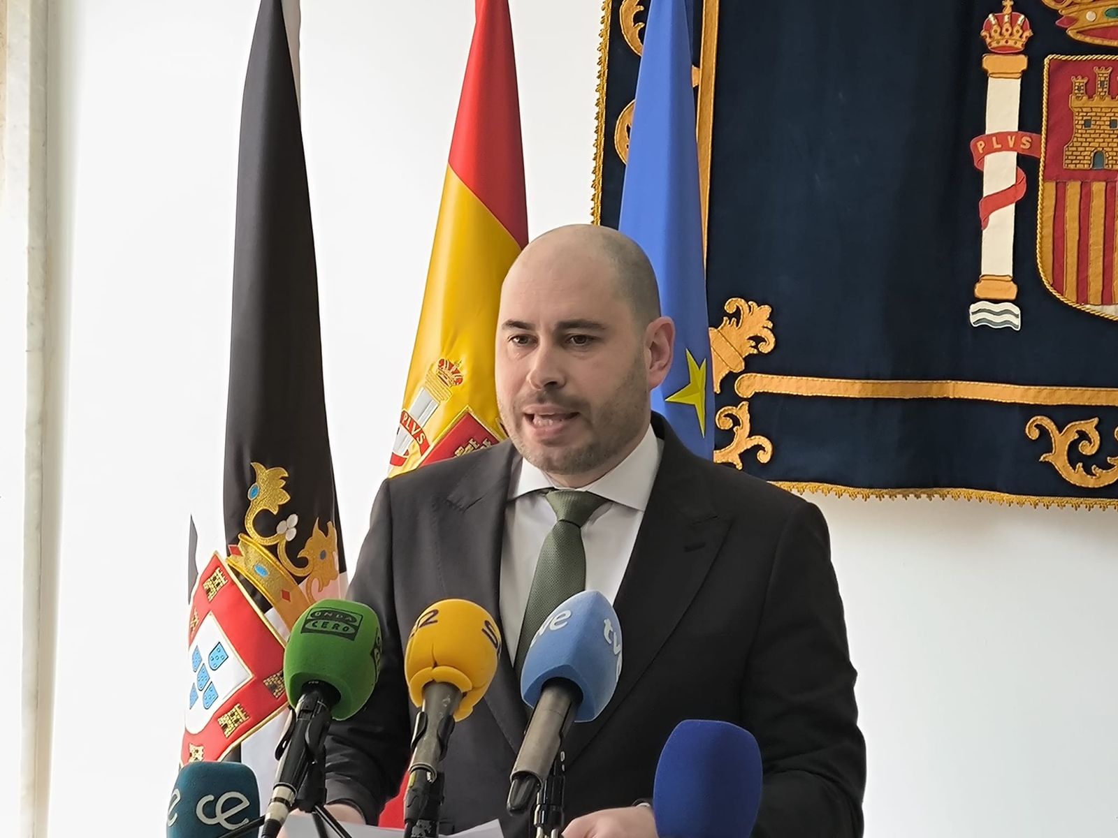 El delegado del Gobierno en Ceuta, Miguel Ángel Pérez Triano, durante la comparecencia