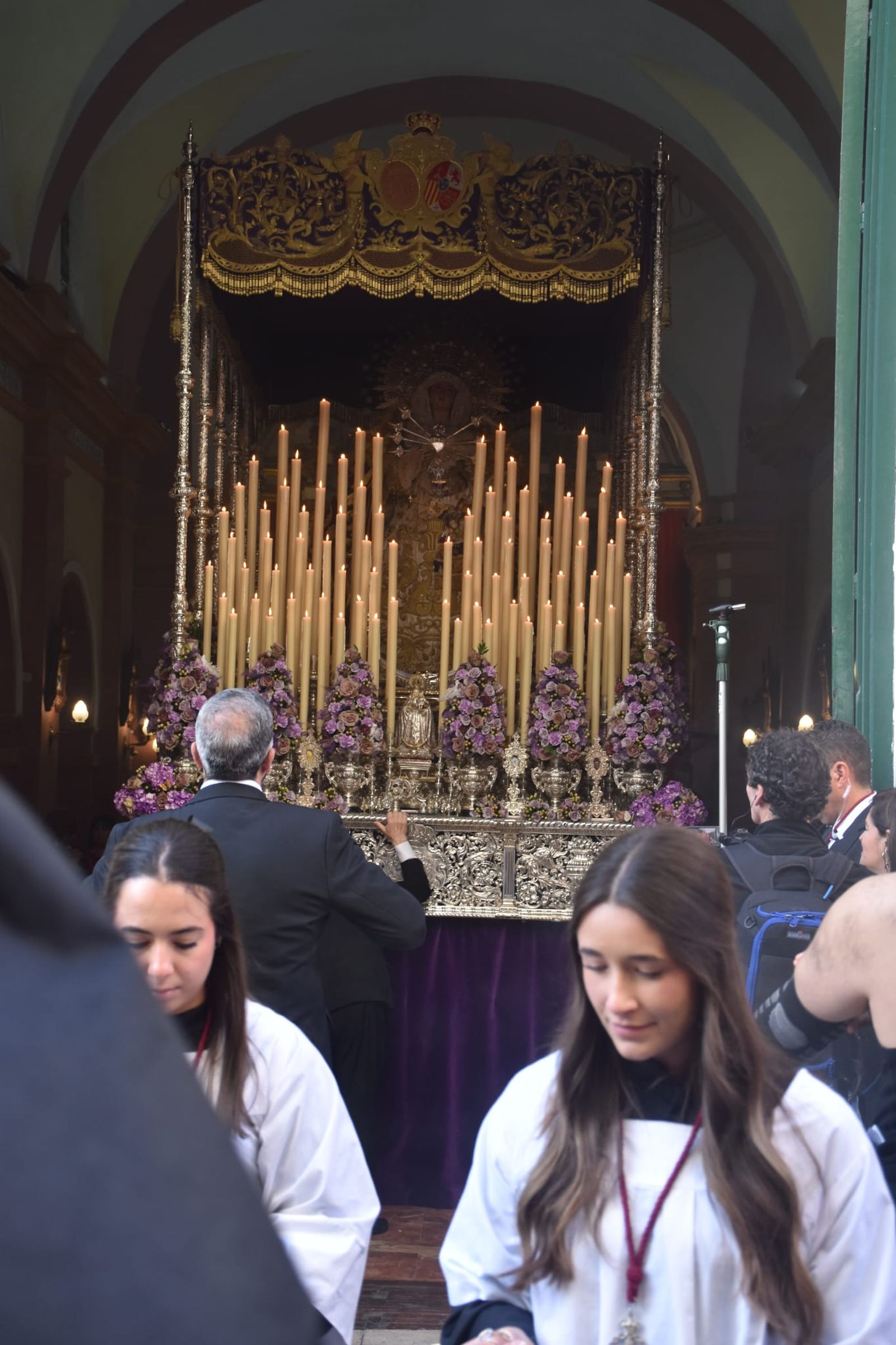 Saetas y emoción a raudales para la salida de la Buena Muerte