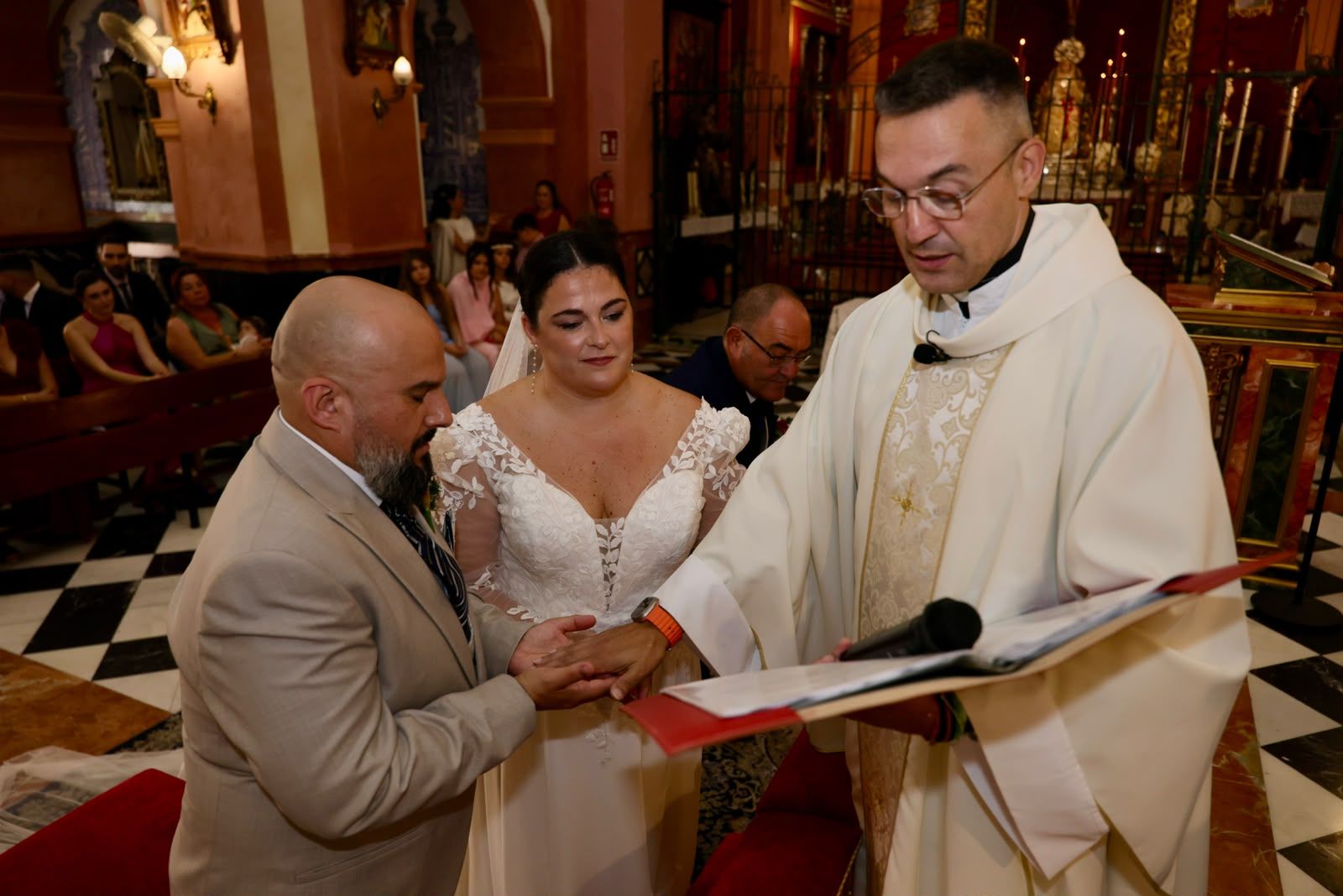 Eva y Fran contraen matrimonio en Los Remedios