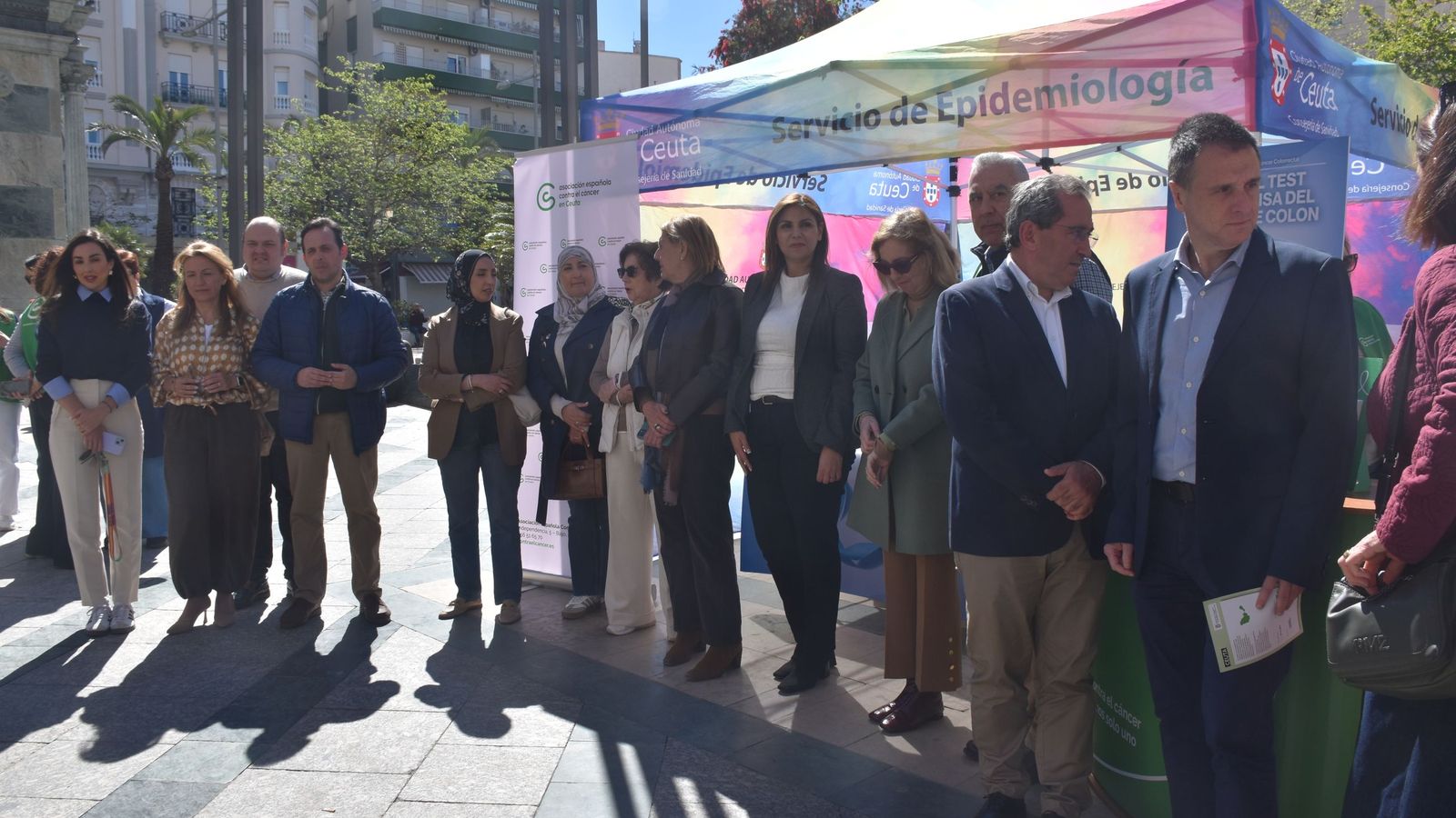 Stand de la AECC en la Plaza de los Reyes con motivo del Día Mundial del Cáncer de Colon
