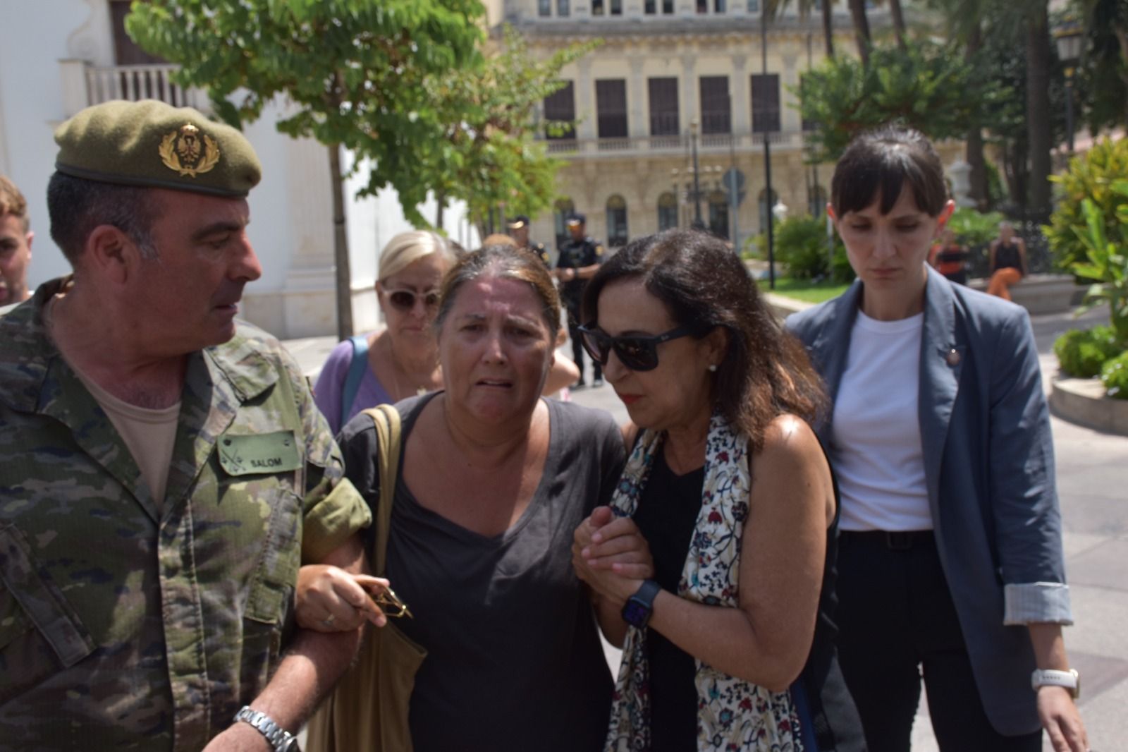 África y Margarita Robles, antes de la visita de la ministra a la Comandancia