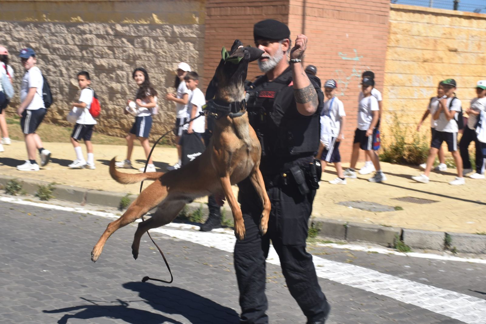 La Policía Local deslumbra a los pequeños de varios centros escolares